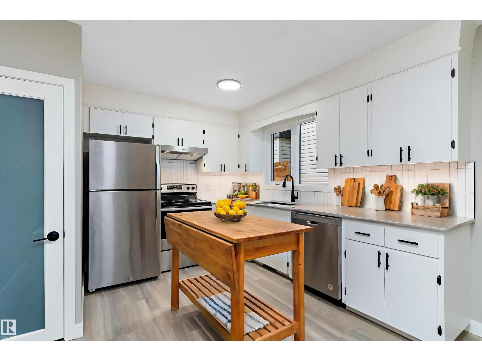 10157 145 St Nw, Edmonton, Alberta  T5N 2X6 - Photo 9 - E4464219