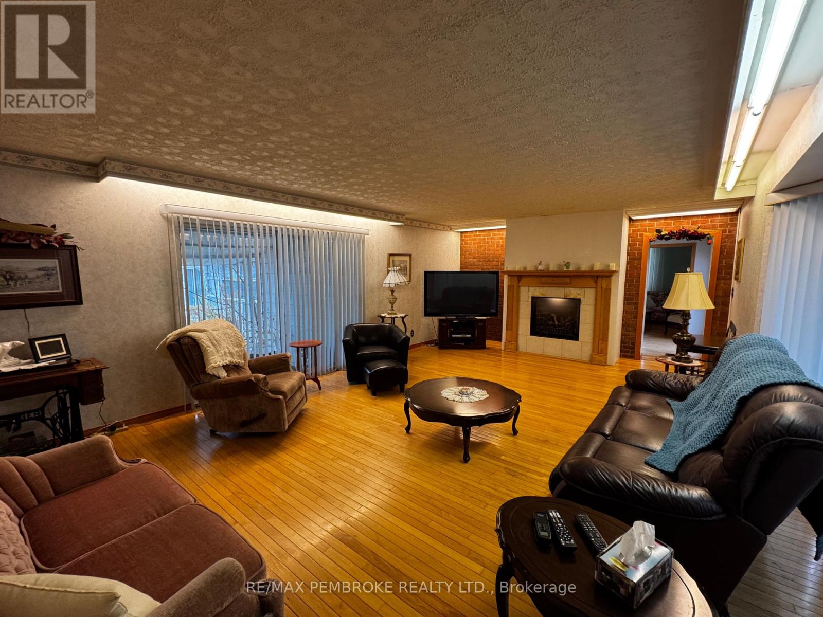 580 Miller Street, Pembroke, Ontario  K8A 5Z9 - Photo 10 - X12496266