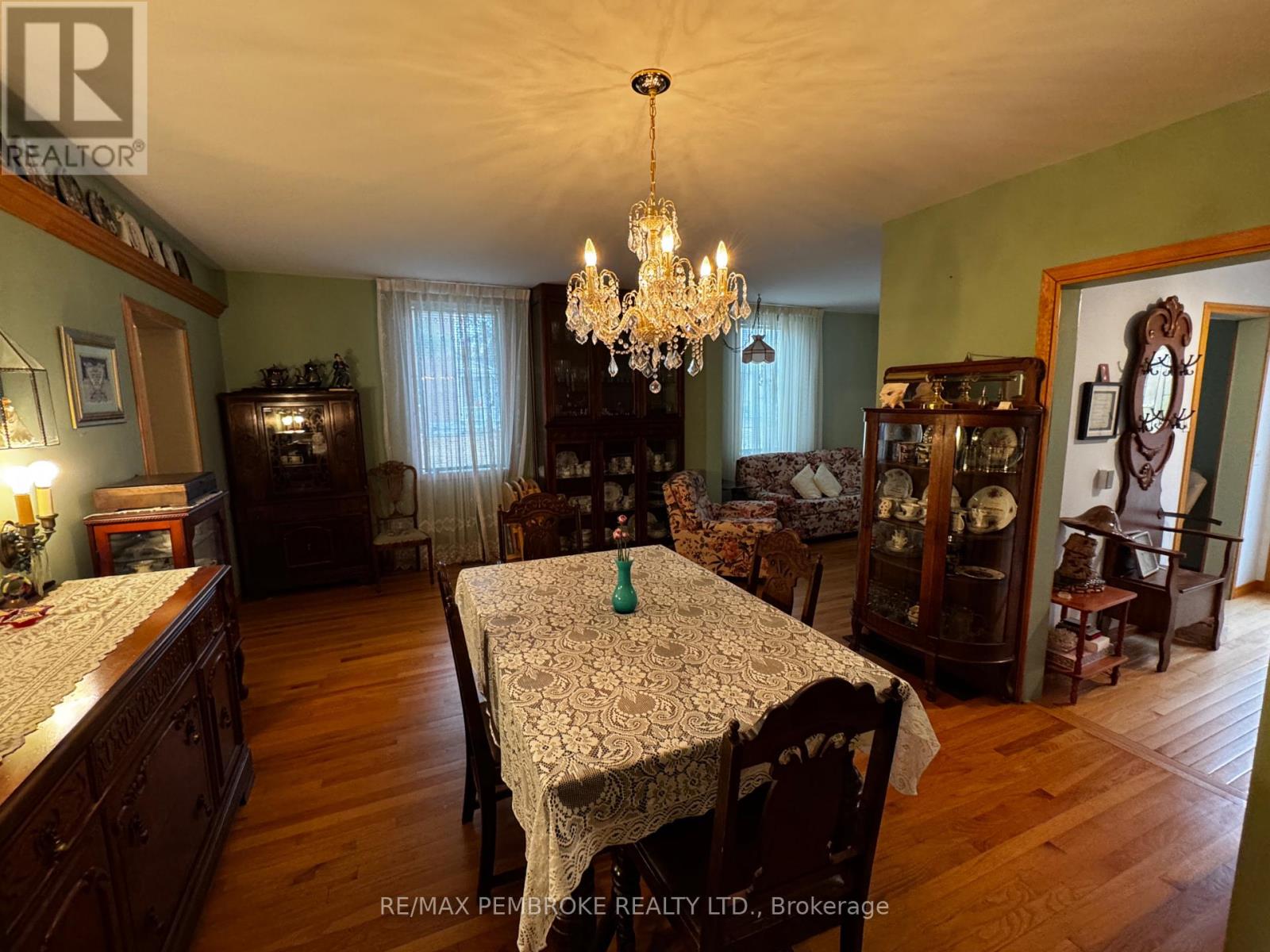 580 Miller Street, Pembroke, Ontario  K8A 5Z9 - Photo 3 - X12496266