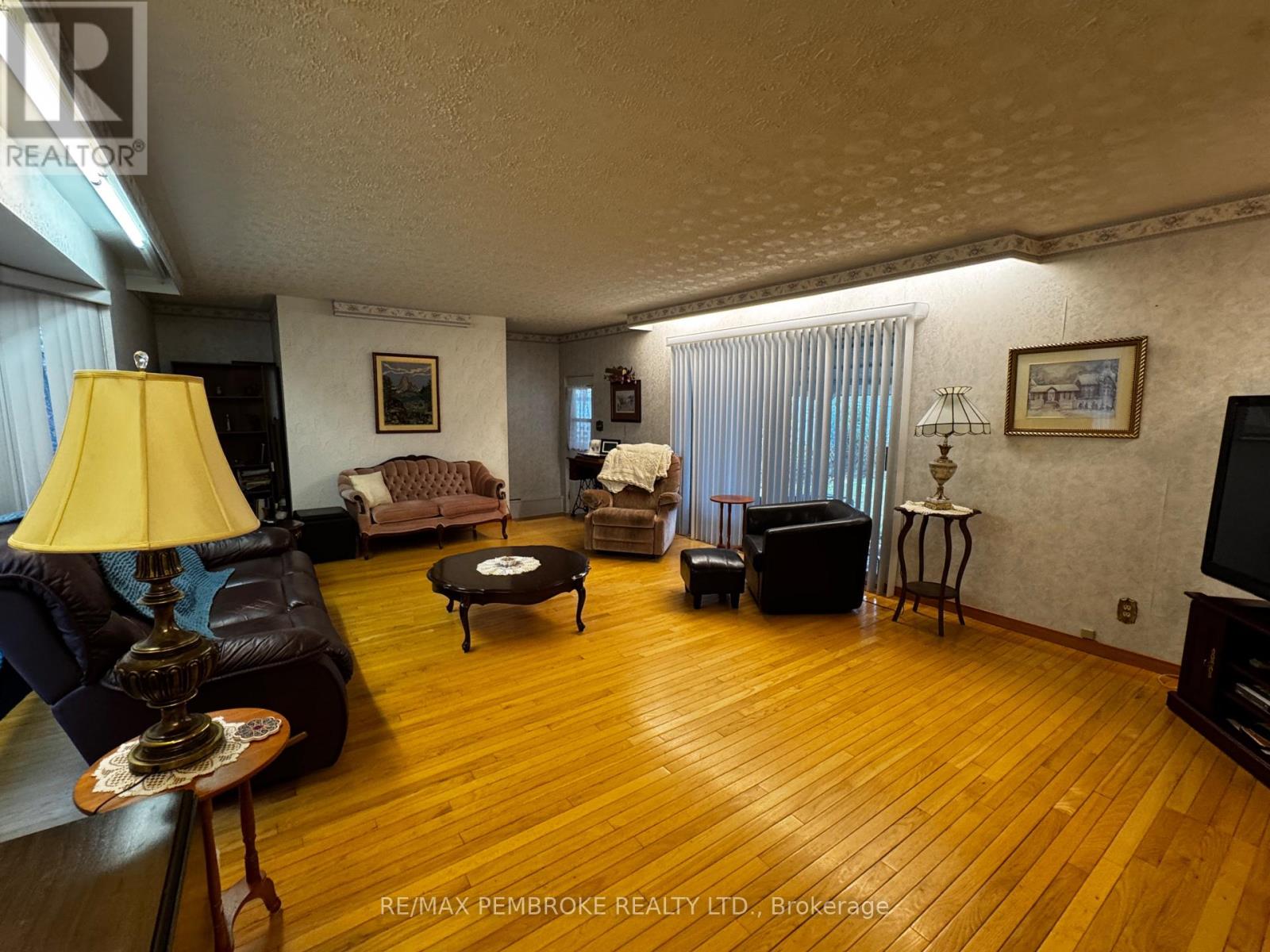 580 Miller Street, Pembroke, Ontario  K8A 5Z9 - Photo 9 - X12496266