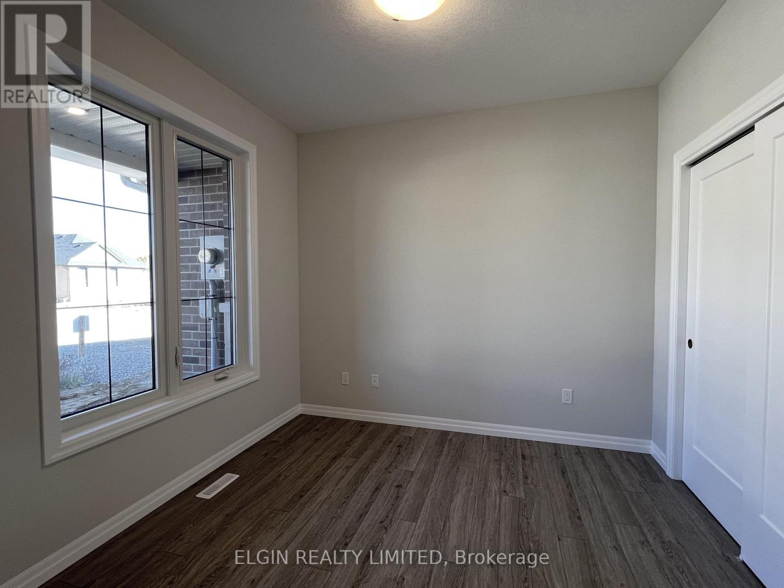 9 Canary Street, Tillsonburg, Ontario  N4G 0K4 - Photo 5 - X12449873