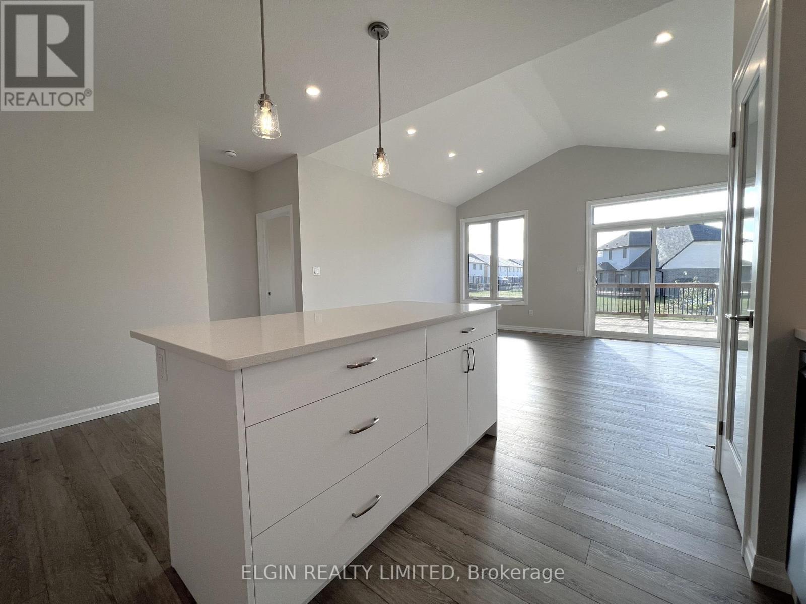 11 Canary Street, Tillsonburg, Ontario  N4G 0K4 - Photo 12 - X12480851