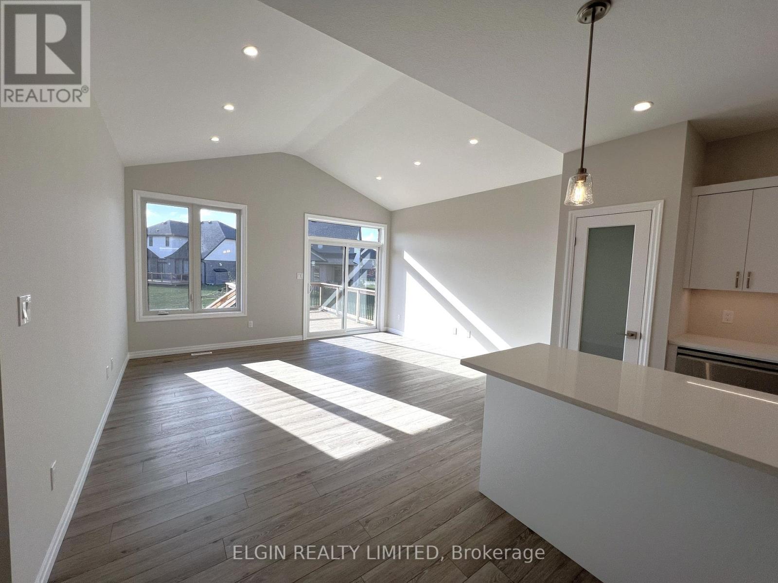 11 Canary Street, Tillsonburg, Ontario  N4G 0K4 - Photo 14 - X12480851