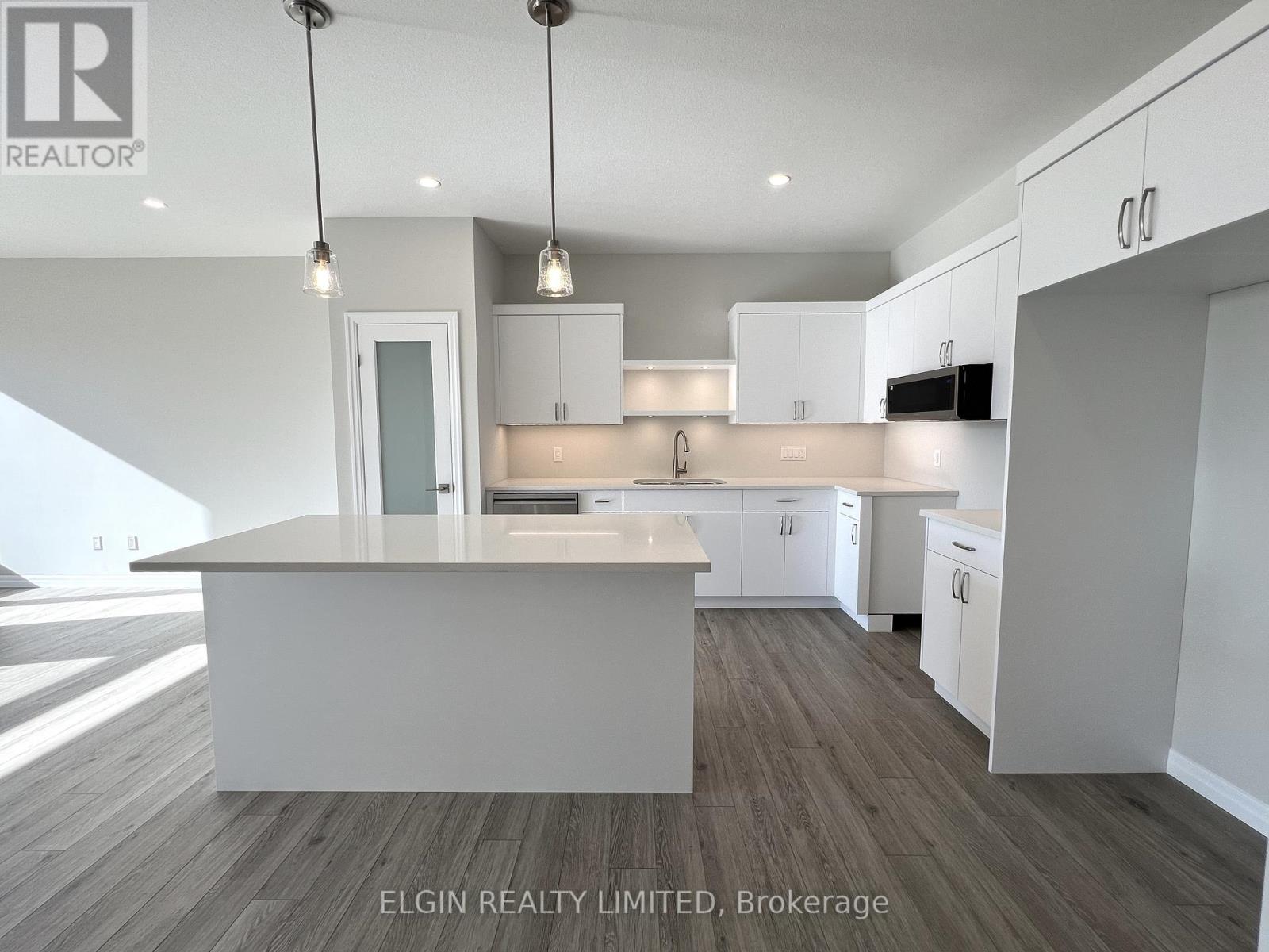 9 Canary Street, Tillsonburg, Ontario  N4G 0K4 - Photo 9 - X12449873