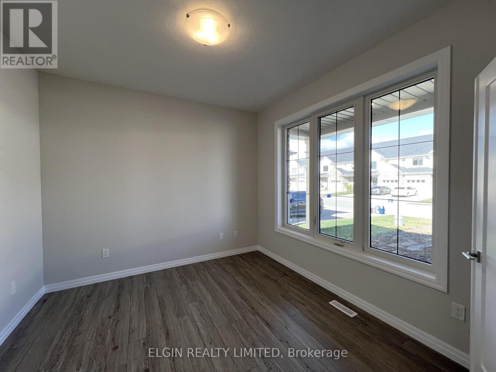 11 Canary Street, Tillsonburg, Ontario  N4G 0K4 - Photo 3 - X12480851