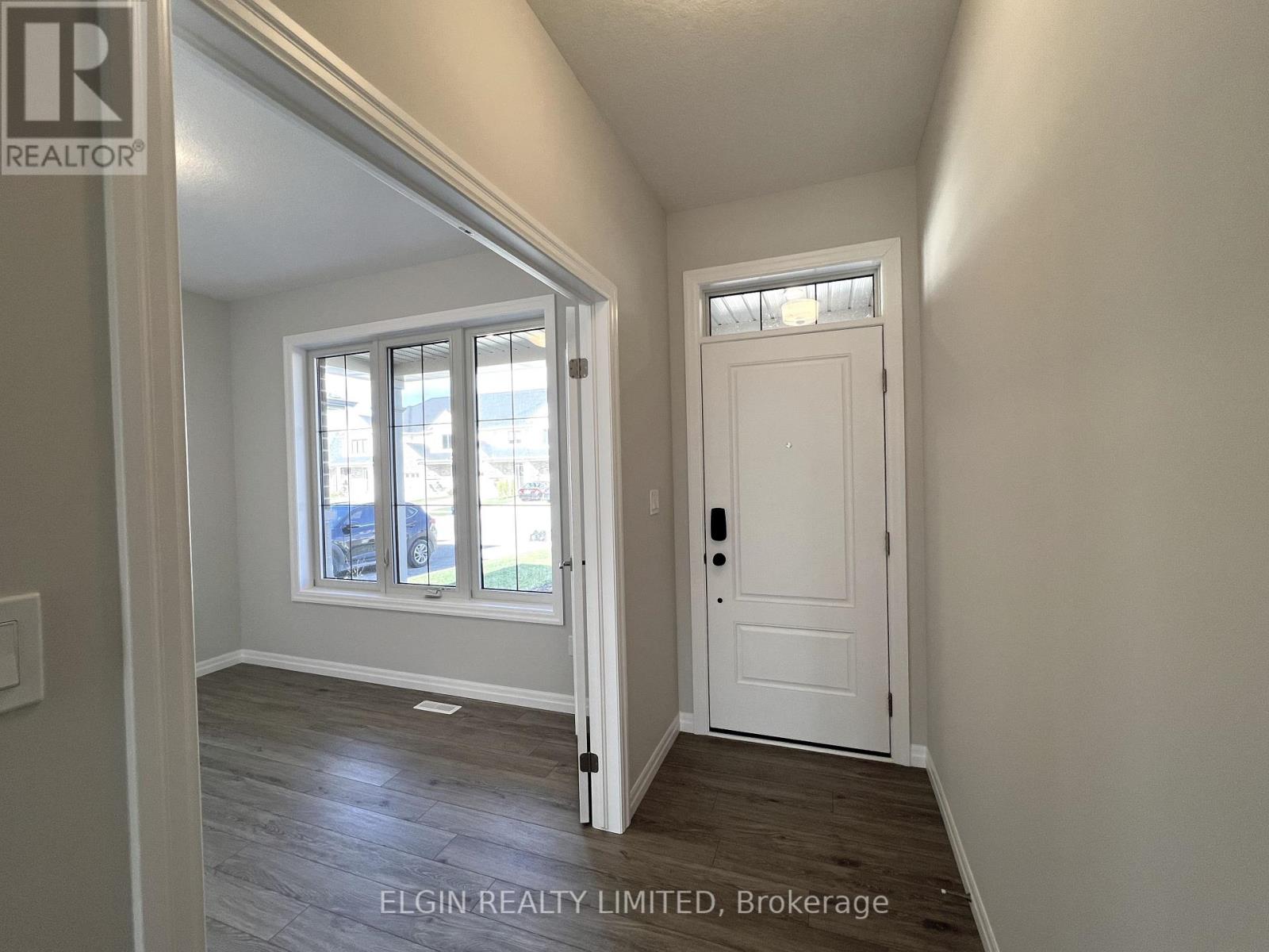 11 Canary Street, Tillsonburg, Ontario  N4G 0K4 - Photo 2 - X12480851