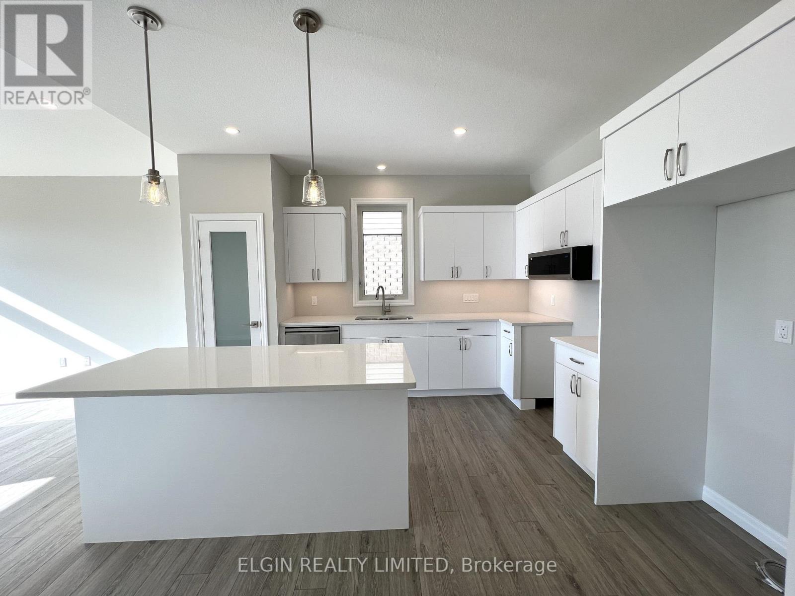 11 Canary Street, Tillsonburg, Ontario  N4G 0K4 - Photo 8 - X12480851