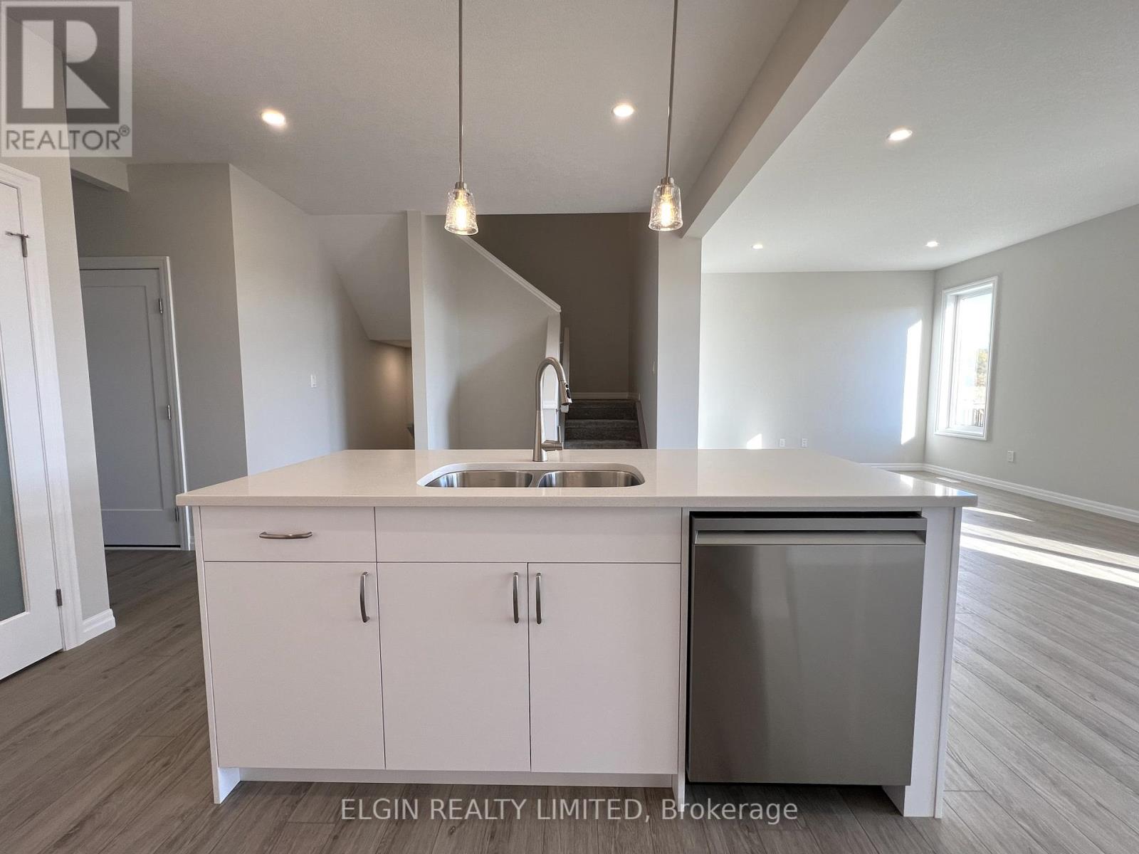 69 Braun Avenue, Tillsonburg, Ontario  N4G 0K4 - Photo 11 - X12480853