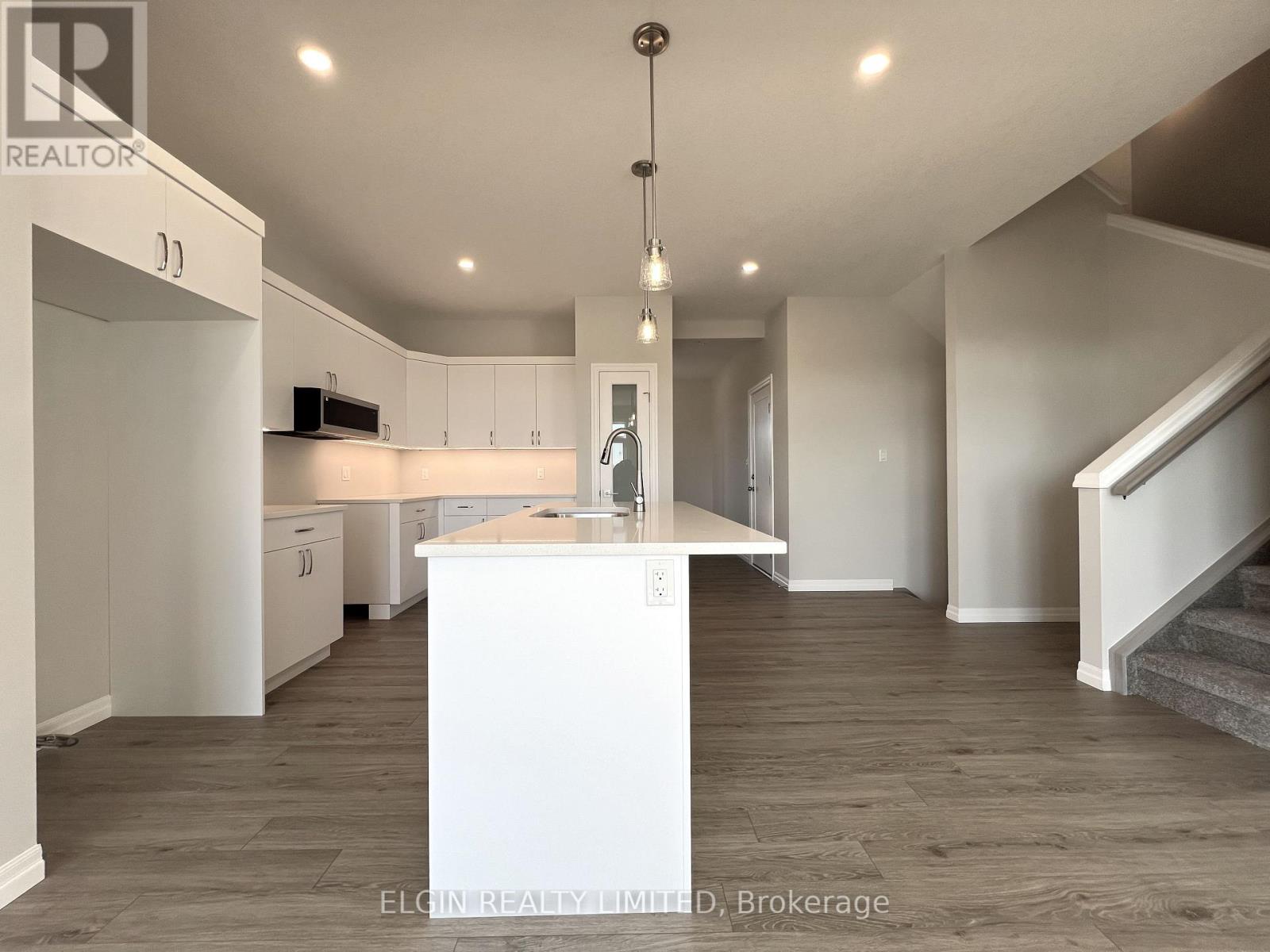 69 Braun Avenue, Tillsonburg, Ontario  N4G 0K4 - Photo 8 - X12480853