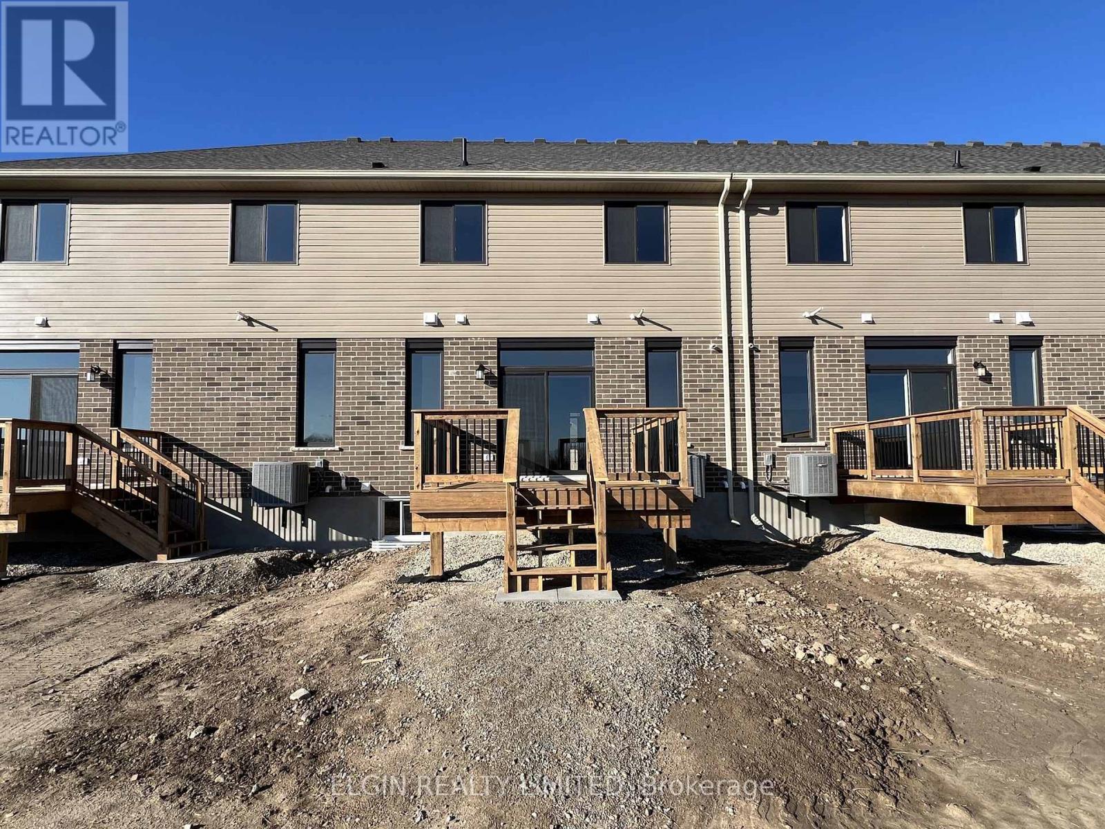 71 Braun Avenue, Tillsonburg, Ontario  N4G 0K4 - Photo 3 - X12480856