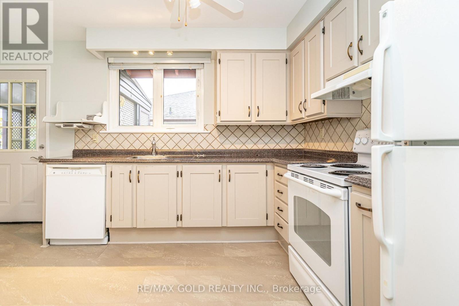 57 Alderbury Crescent, Brampton (Avondale), Ontario  L6T 1P5 - Photo 14 - W12496104