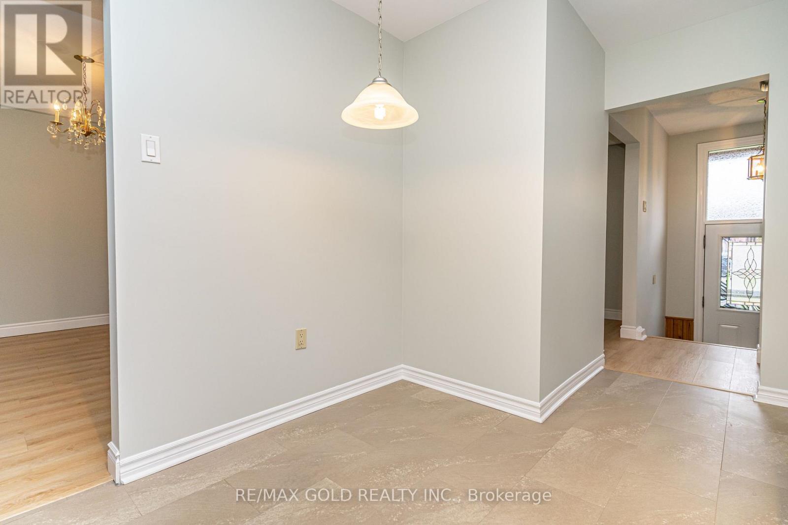 57 Alderbury Crescent, Brampton (Avondale), Ontario  L6T 1P5 - Photo 17 - W12496104