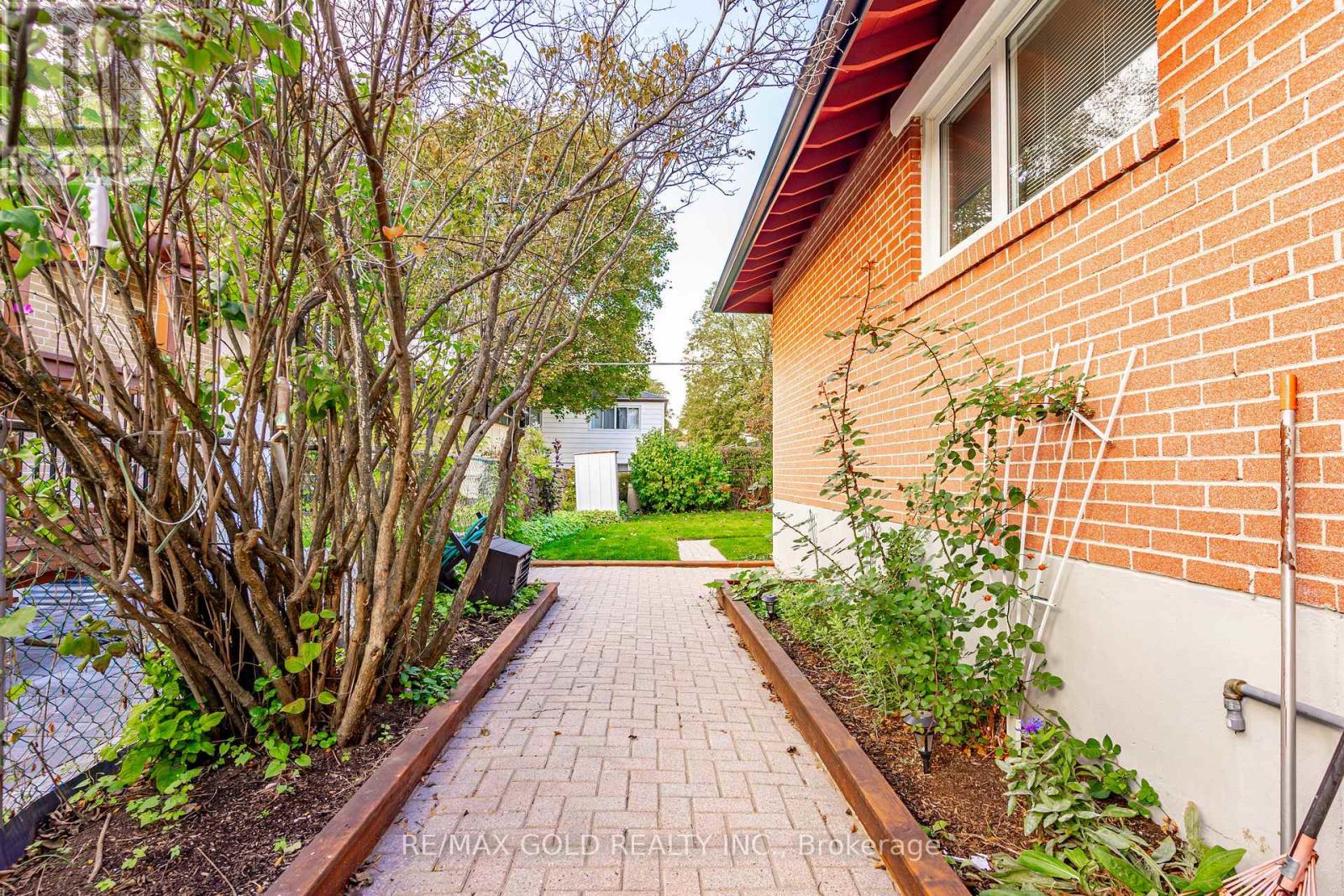 57 Alderbury Crescent, Brampton (Avondale), Ontario  L6T 1P5 - Photo 35 - W12496104