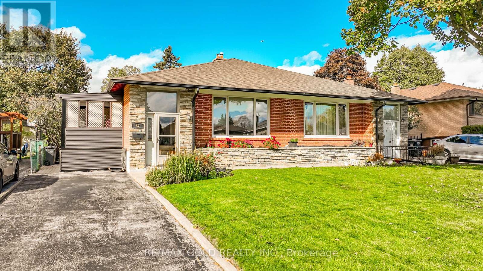 57 Alderbury Crescent, Brampton (Avondale), Ontario  L6T 1P5 - Photo 5 - W12496104