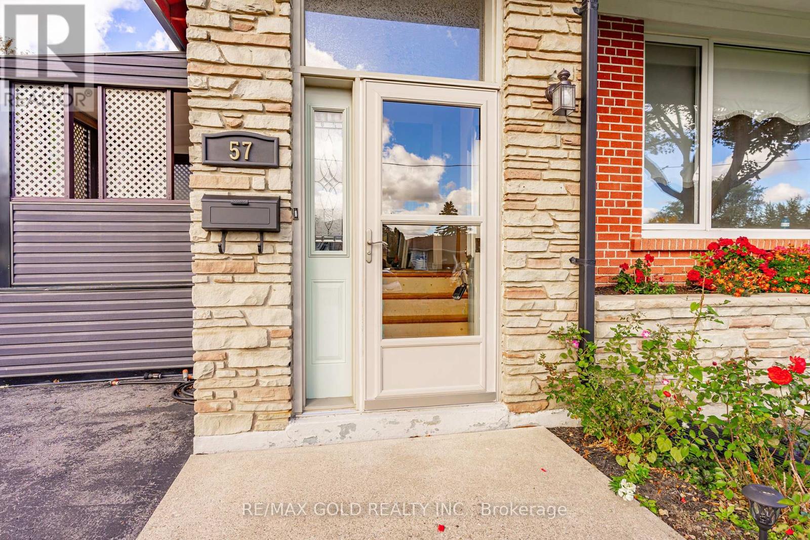 57 Alderbury Crescent, Brampton (Avondale), Ontario  L6T 1P5 - Photo 7 - W12496104