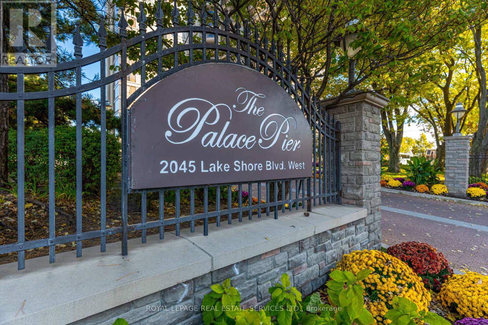 1905 - 2045 Lake Shore Boulevard W, Toronto (Mimico), Ontario  M8V 2Z6 - Photo 1 - W12496110