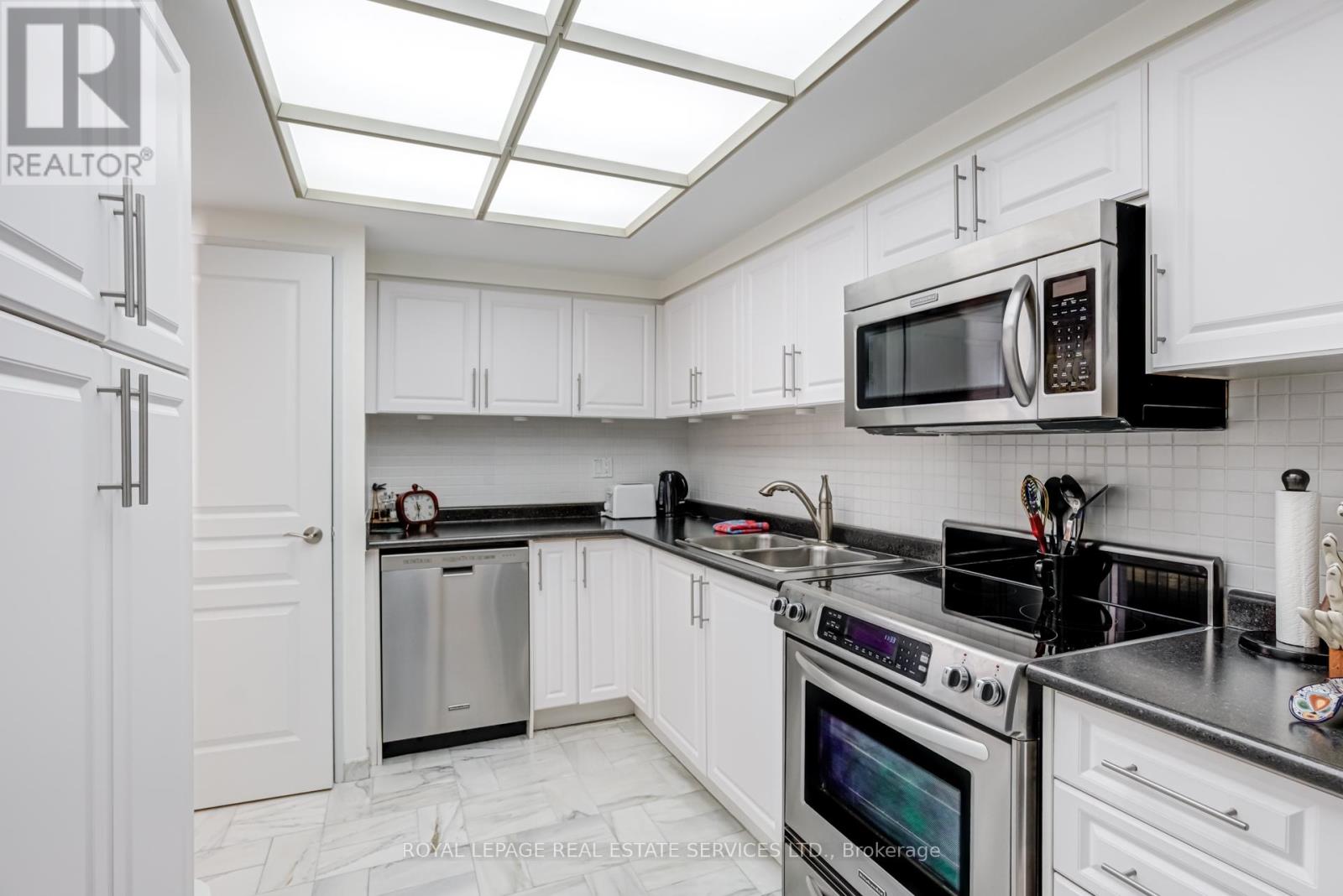 1905 - 2045 Lake Shore Boulevard W, Toronto (Mimico), Ontario  M8V 2Z6 - Photo 13 - W12496110