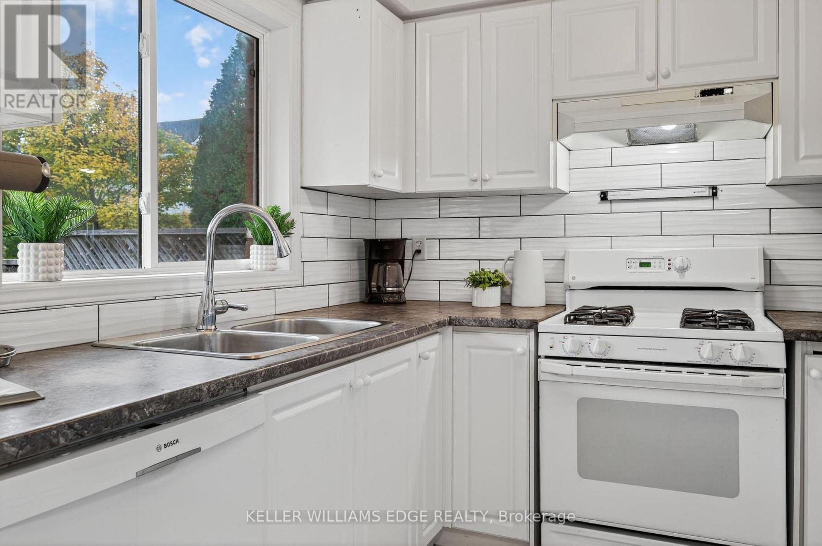 5198 Porter Street, Burlington (Industrial Burlington), Ontario  L7L 6R2 - Photo 15 - W12496112