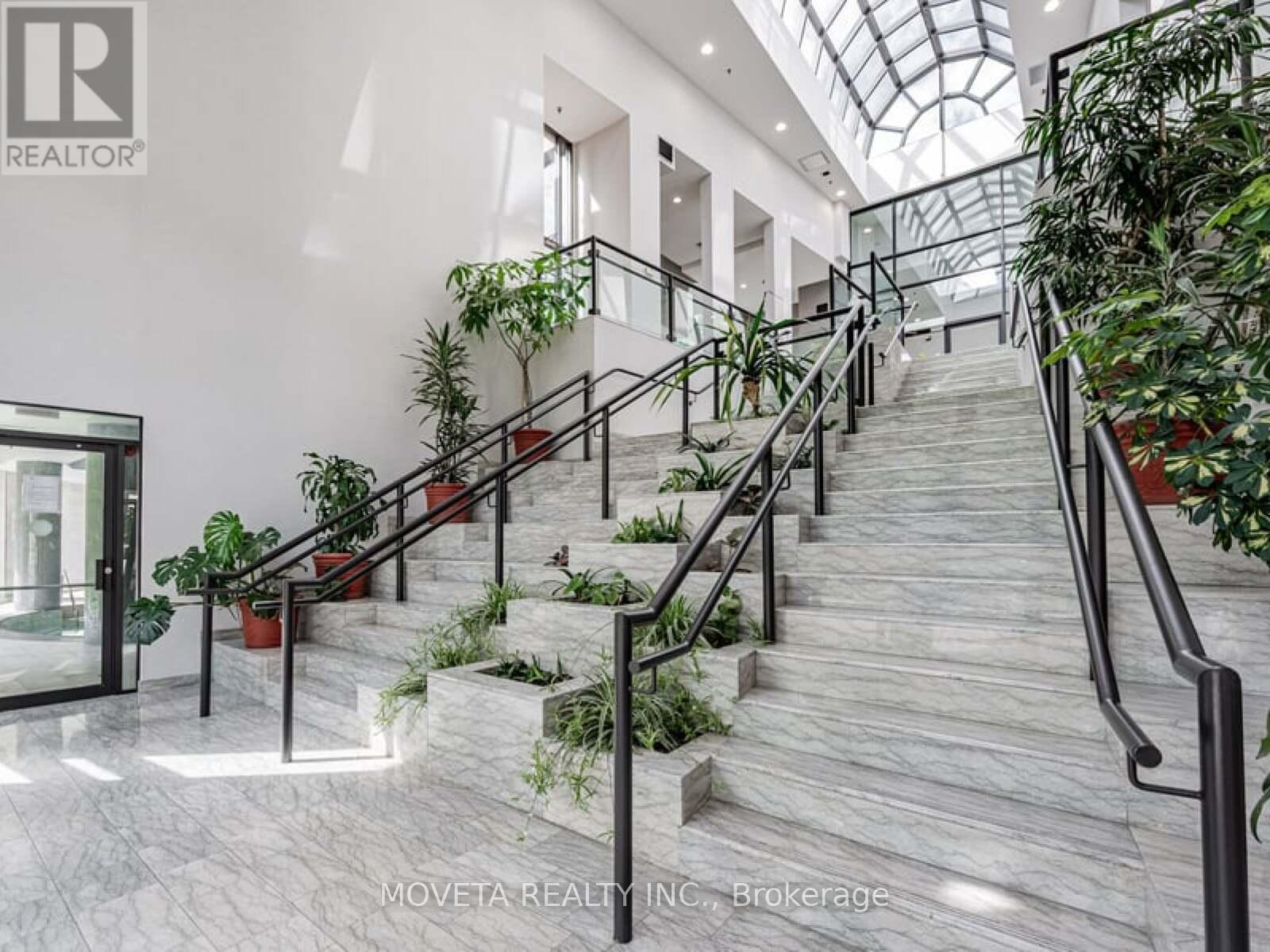 1401 - 3 Hickory Tree Road, Toronto (Weston), Ontario  M9N 3W5 - Photo 4 - W12496116