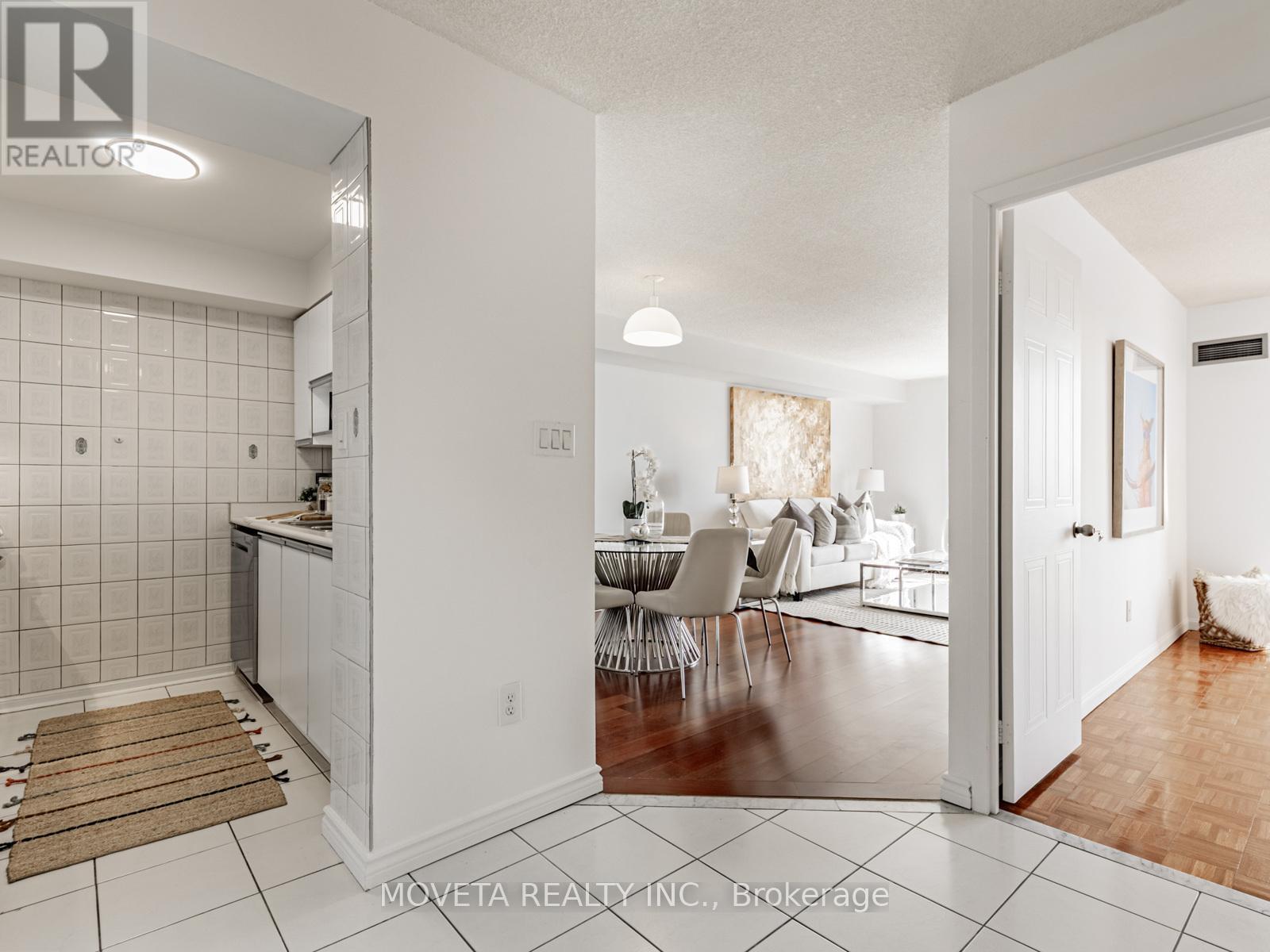 1401 - 3 Hickory Tree Road, Toronto (Weston), Ontario  M9N 3W5 - Photo 7 - W12496116