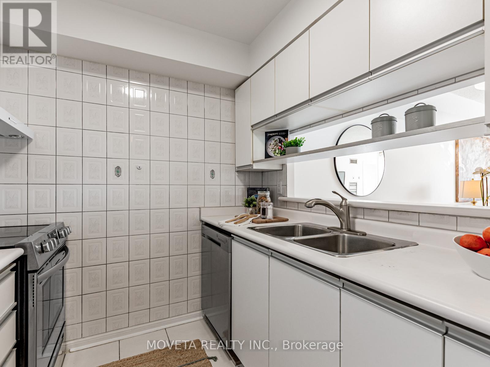 1401 - 3 Hickory Tree Road, Toronto (Weston), Ontario  M9N 3W5 - Photo 8 - W12496116