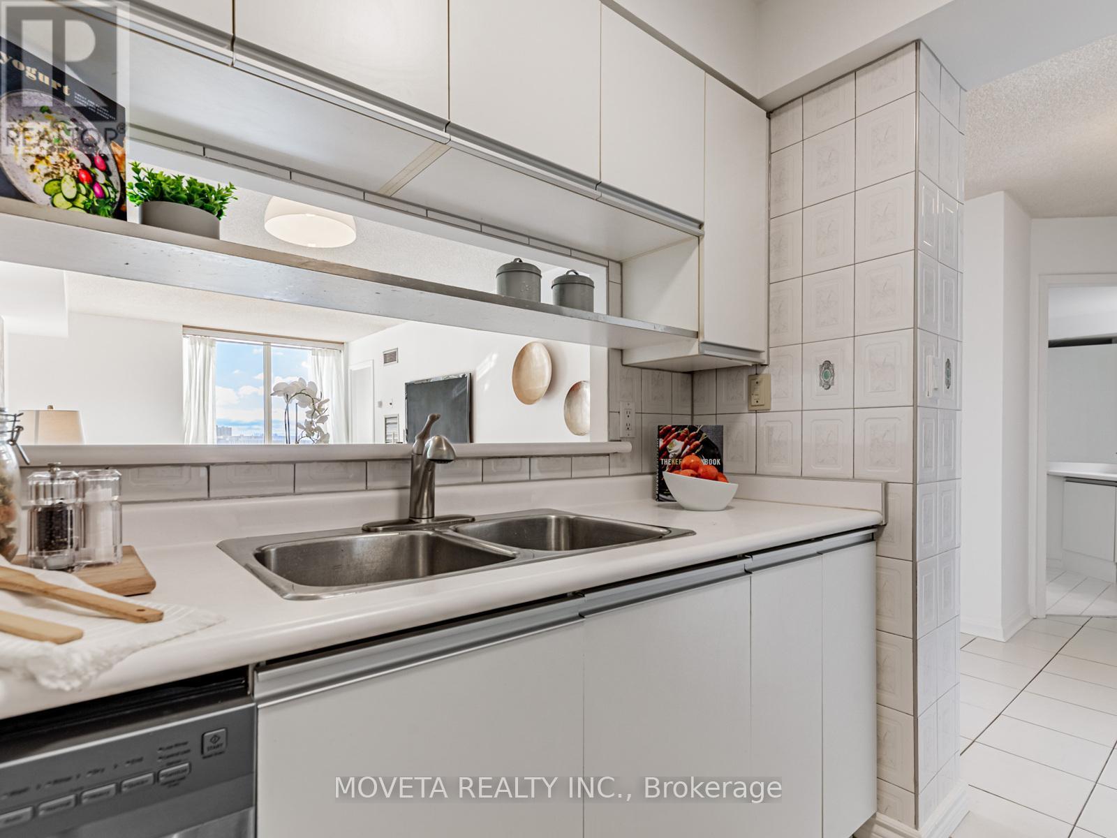 1401 - 3 Hickory Tree Road, Toronto (Weston), Ontario  M9N 3W5 - Photo 9 - W12496116