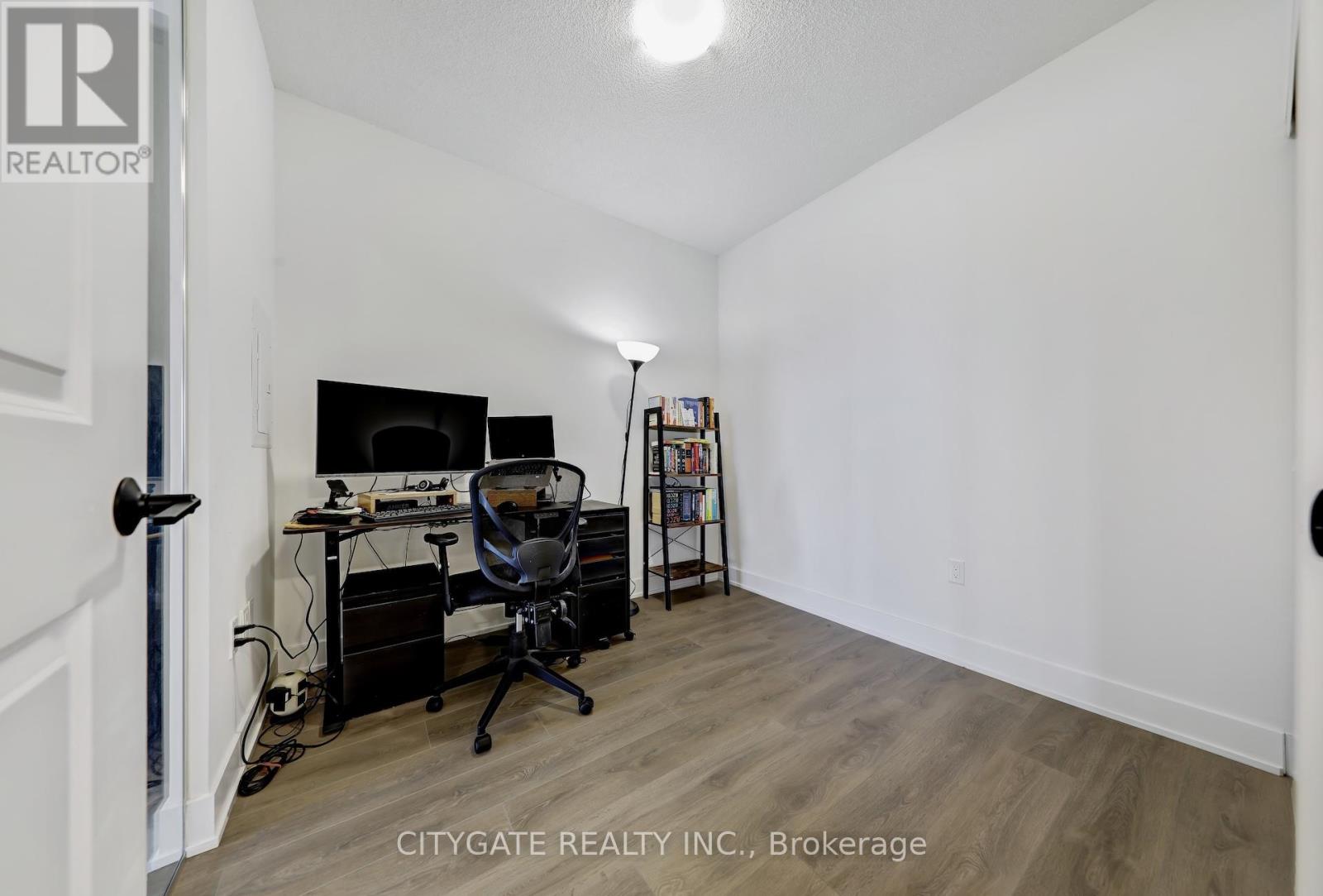 1610 - 202 Burnhamthorpe Road E, Mississauga, Ontario  L5A 0B2 - Photo 19 - W12496128