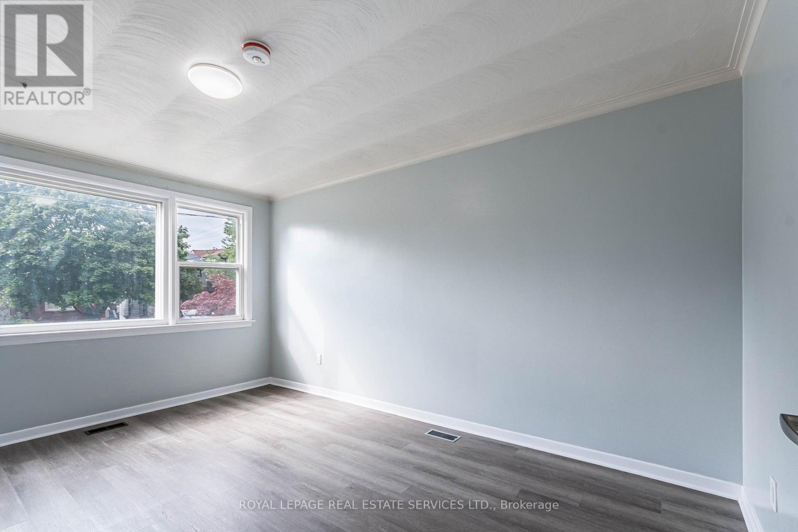 Main - 144 Lake Crescent, Toronto, Ontario  M8V 1W1 - Photo 9 - W12496136