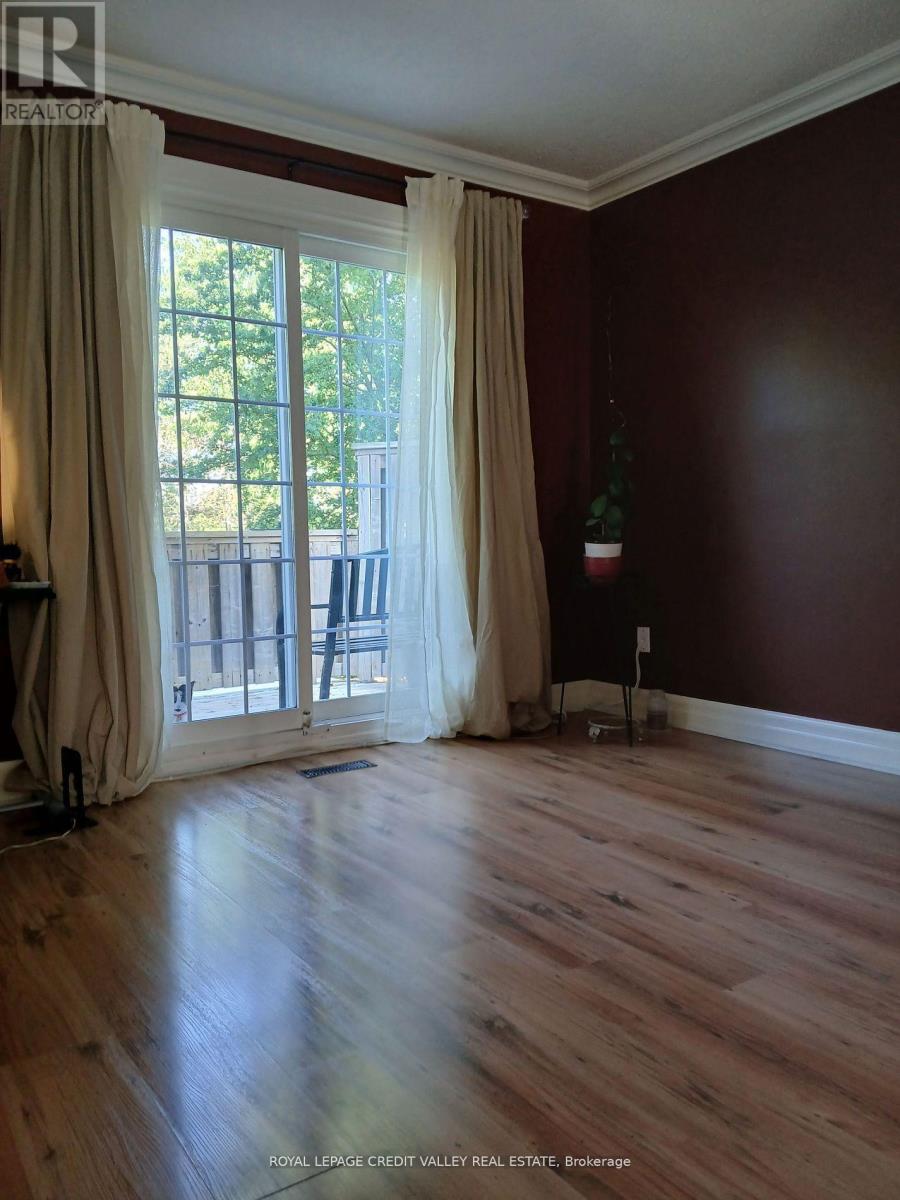 24 Sutter Avenue, Brampton (Heart Lake West), Ontario  L6Z 1G7 - Photo 7 - W12496178