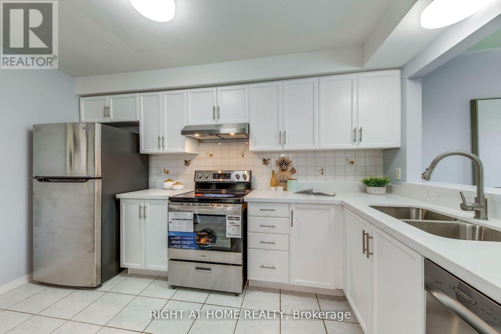 104 - 2945 Thomas Street, Mississauga (Central Erin Mills), Ontario  L5M 6C1 - Photo 10 - W12496188