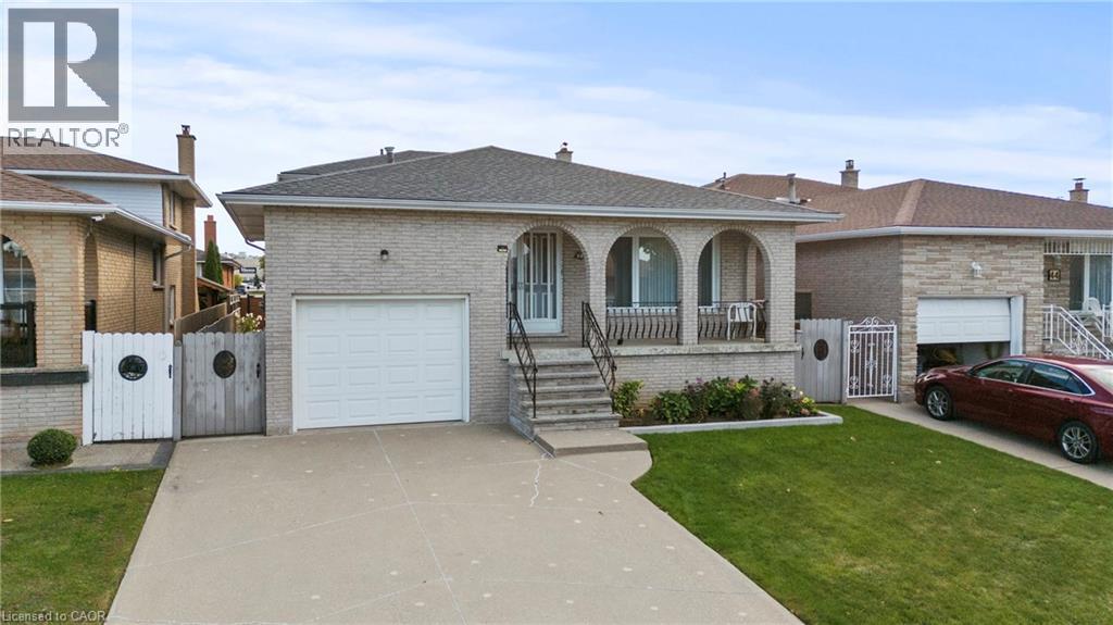 48 Village Drive, Hamilton, Ontario  L8E 3N1 - Photo 2 - 40778814