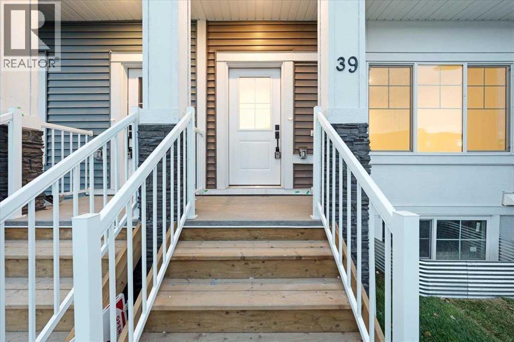 39 Baysprings Terrace Sw, Airdrie, Alberta  T4B 4A7 - Photo 3 - A2266130