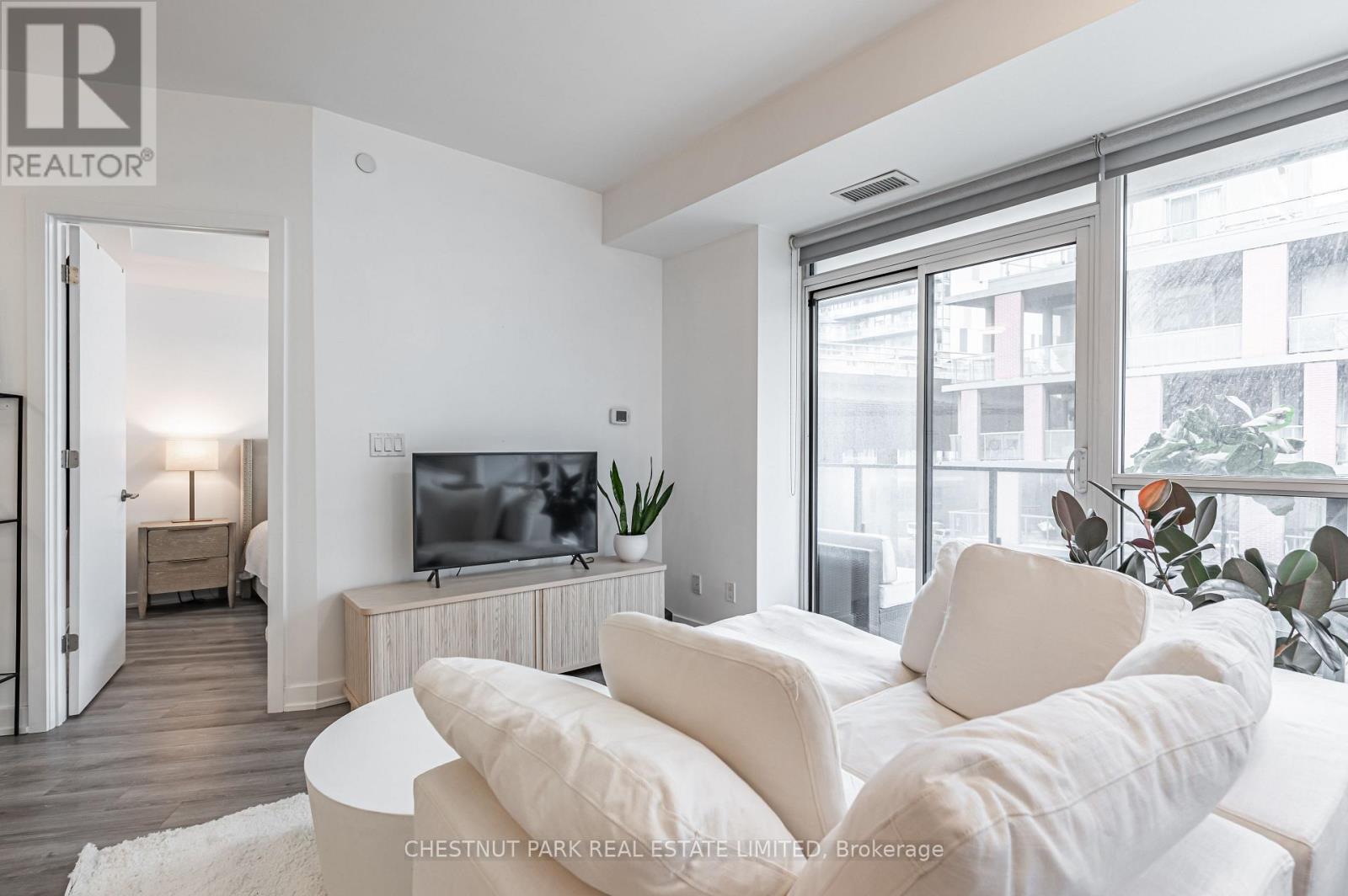 515 - 50 Bruyeres Mews, Toronto, Ontario  M5V 0H8 - Photo 9 - C12496306