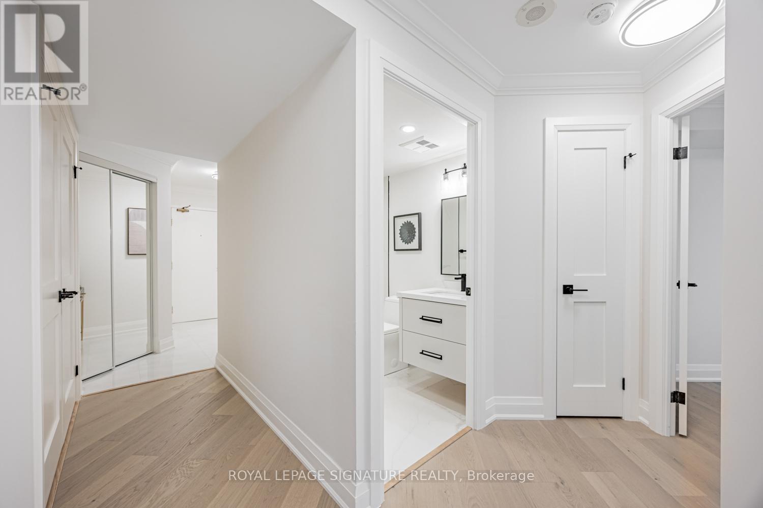 404 - 889 Bay Street, Toronto (Bay Street Corridor), Ontario  M5S 3K5 - Photo 21 - C12496346