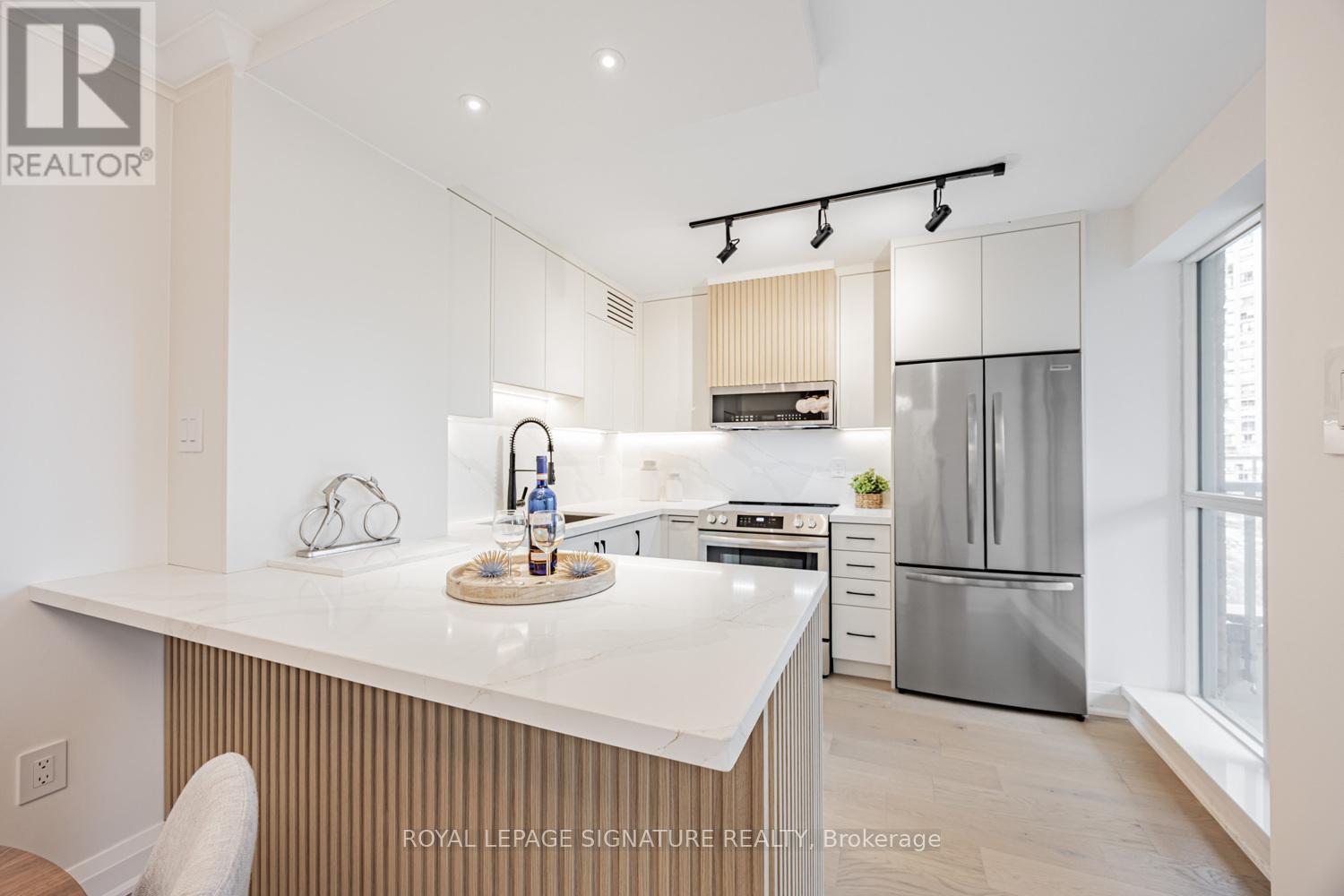 404 - 889 Bay Street, Toronto (Bay Street Corridor), Ontario  M5S 3K5 - Photo 6 - C12496346