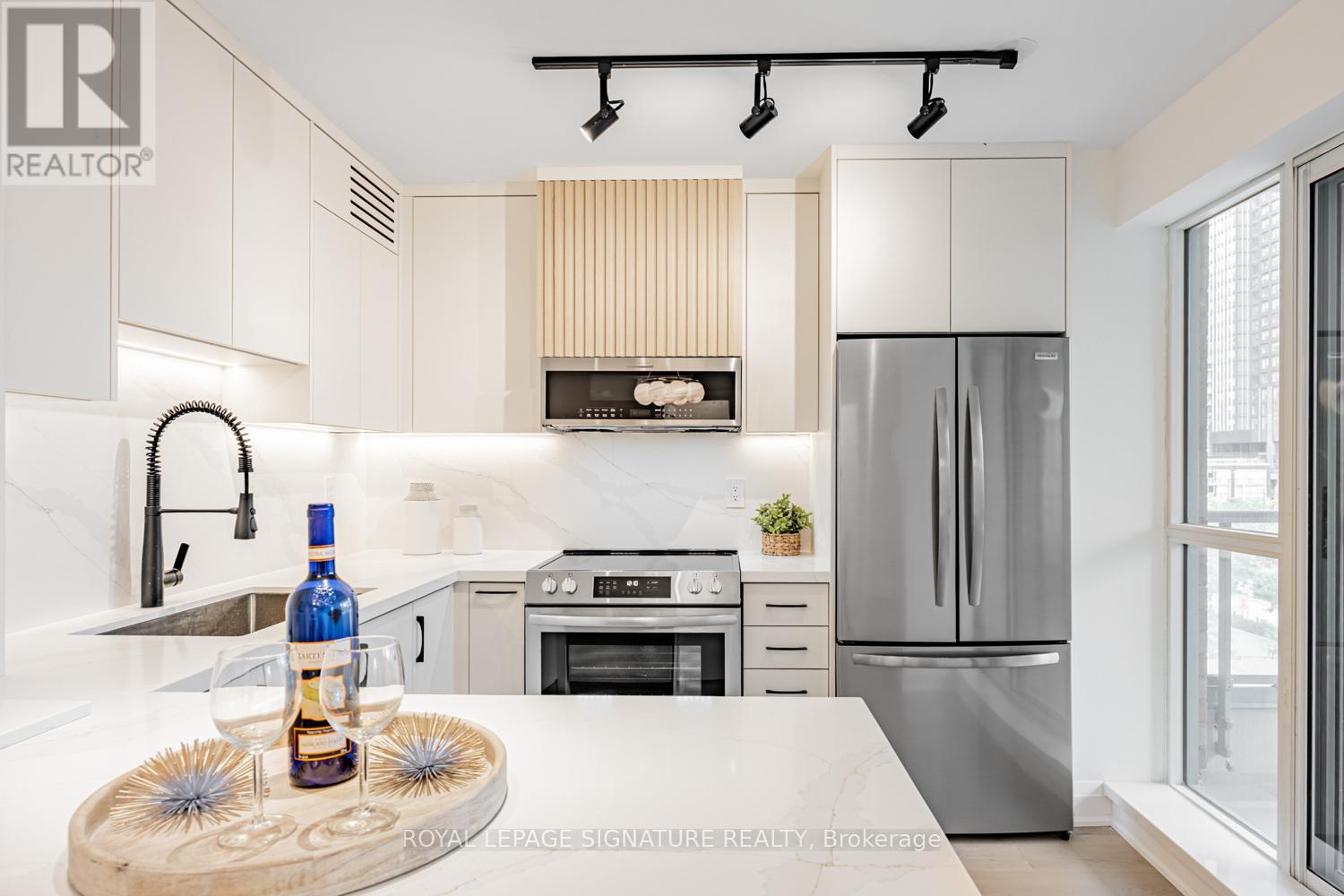 404 - 889 Bay Street, Toronto (Bay Street Corridor), Ontario  M5S 3K5 - Photo 8 - C12496346