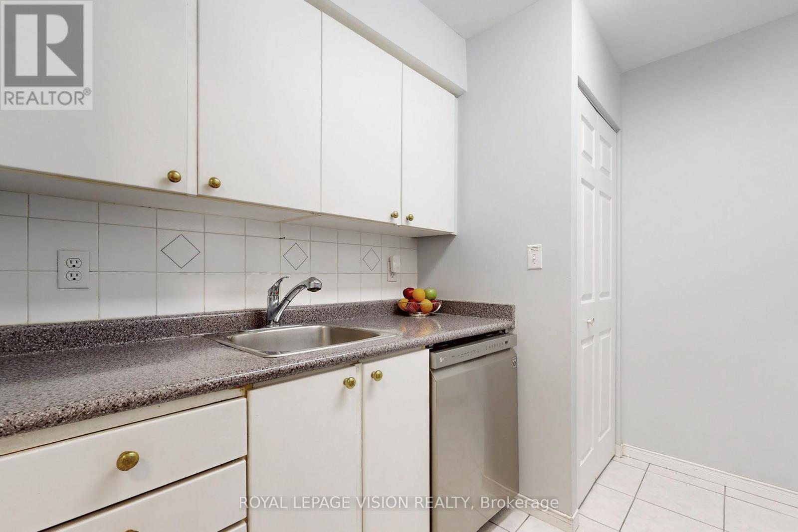 1905 - 3 Pemberton Avenue, Toronto, Ontario  M2M 4M1 - Photo 20 - C12496374