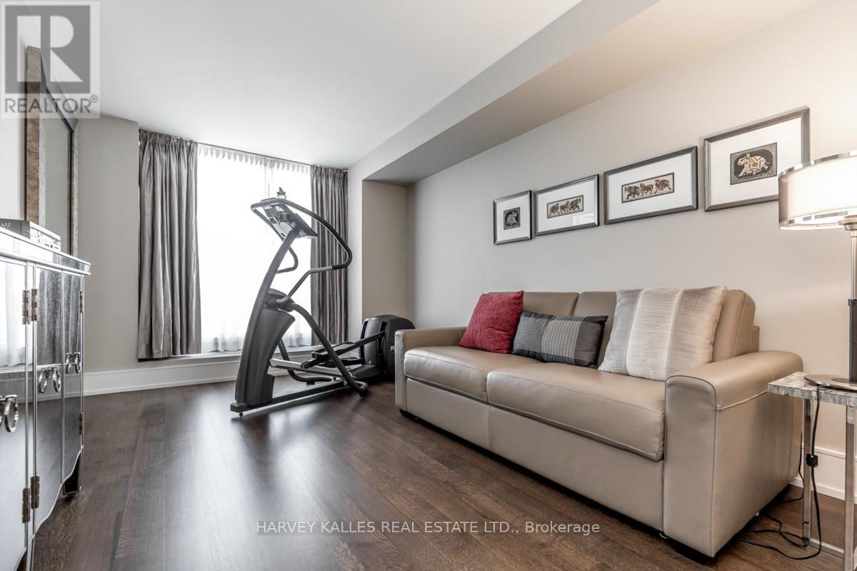 1309 - 110 Bloor Street W, Toronto, Ontario  M5S 2W7 - Photo 17 - C12496462