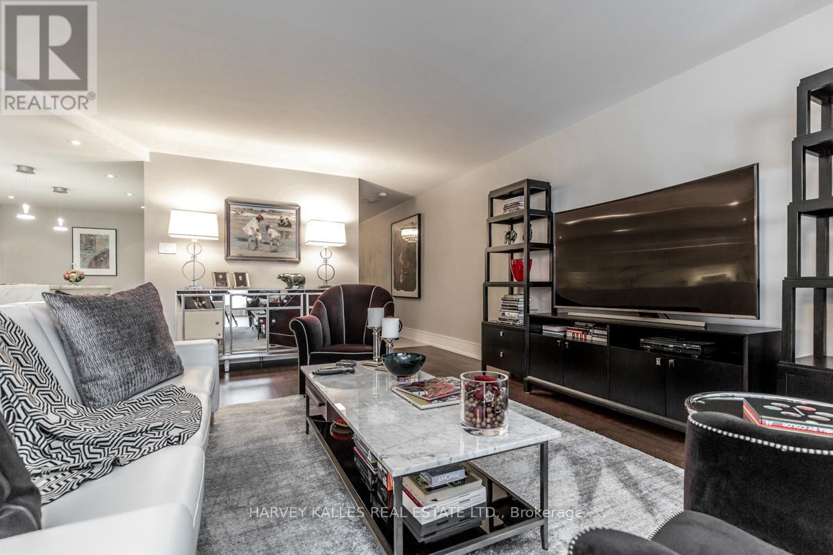 1309 - 110 Bloor Street W, Toronto, Ontario  M5S 2W7 - Photo 2 - C12496462