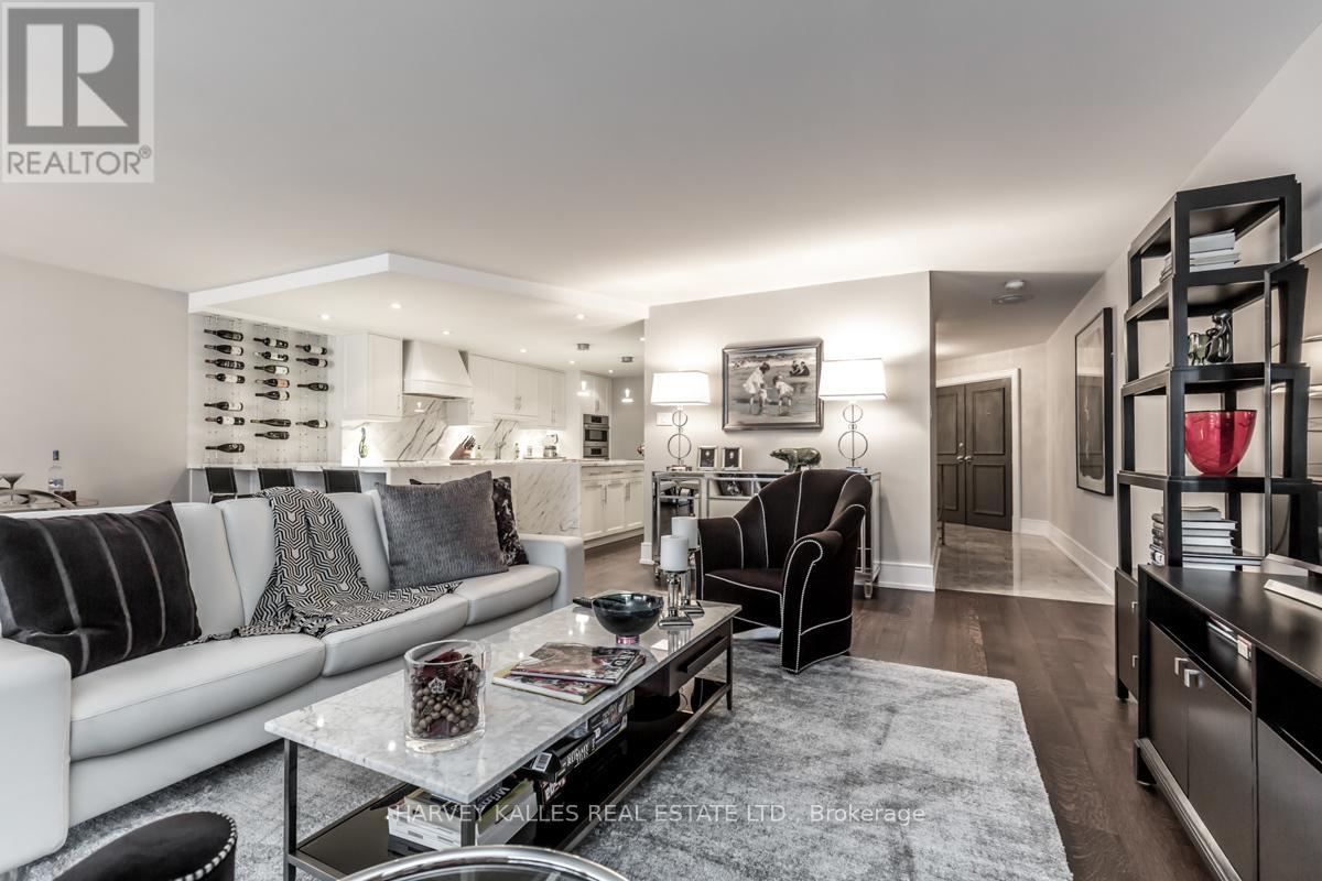 1309 - 110 Bloor Street W, Toronto, Ontario  M5S 2W7 - Photo 3 - C12496462