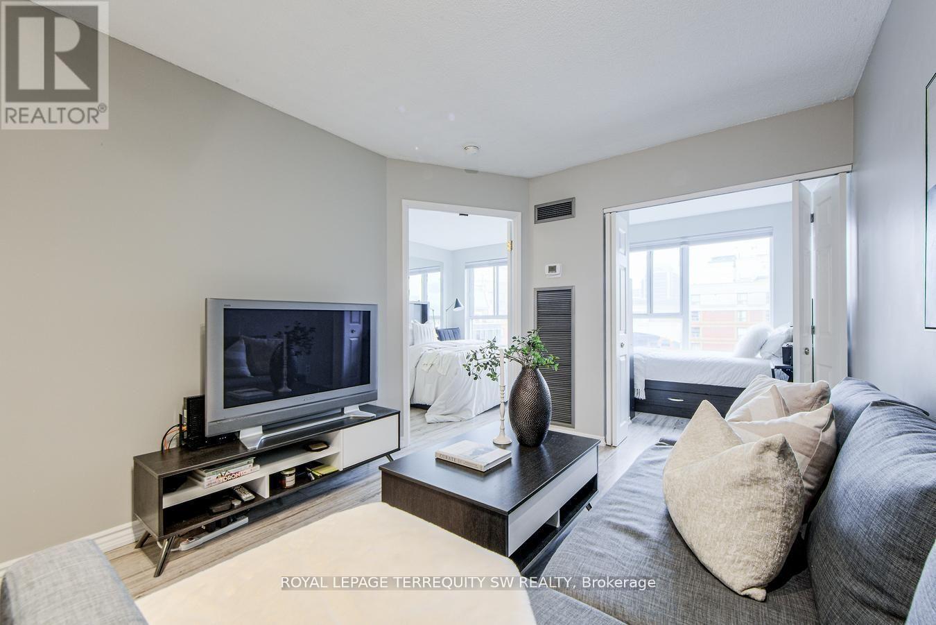 933 - 222 The Esplanade, Toronto (Waterfront Communities), Ontario  M5A 4M8 - Photo 10 - C12496486