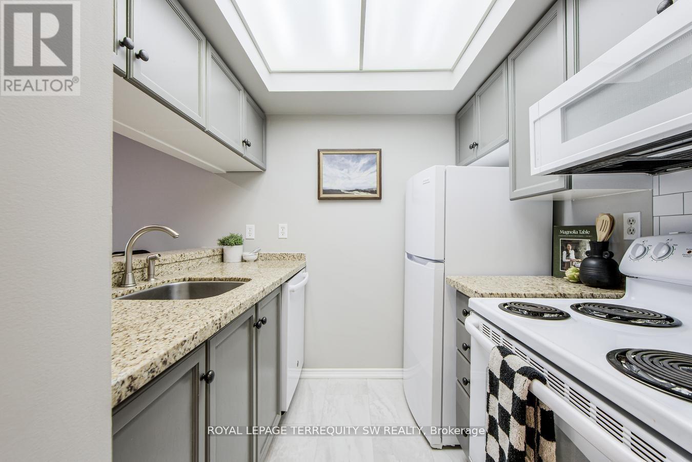 933 - 222 The Esplanade, Toronto (Waterfront Communities), Ontario  M5A 4M8 - Photo 13 - C12496486