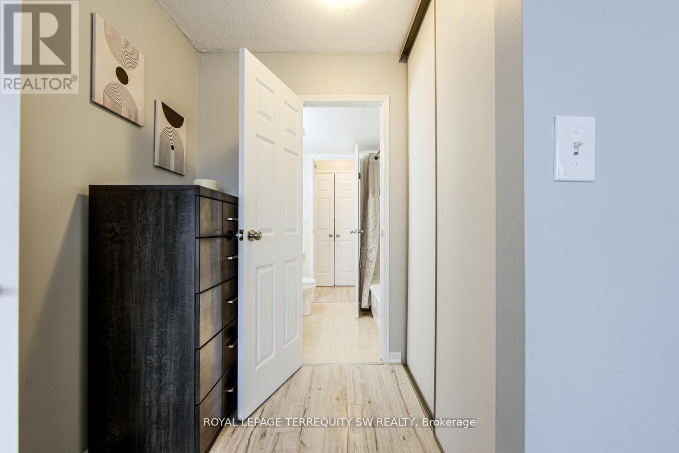 933 - 222 The Esplanade, Toronto (Waterfront Communities), Ontario  M5A 4M8 - Photo 17 - C12496486