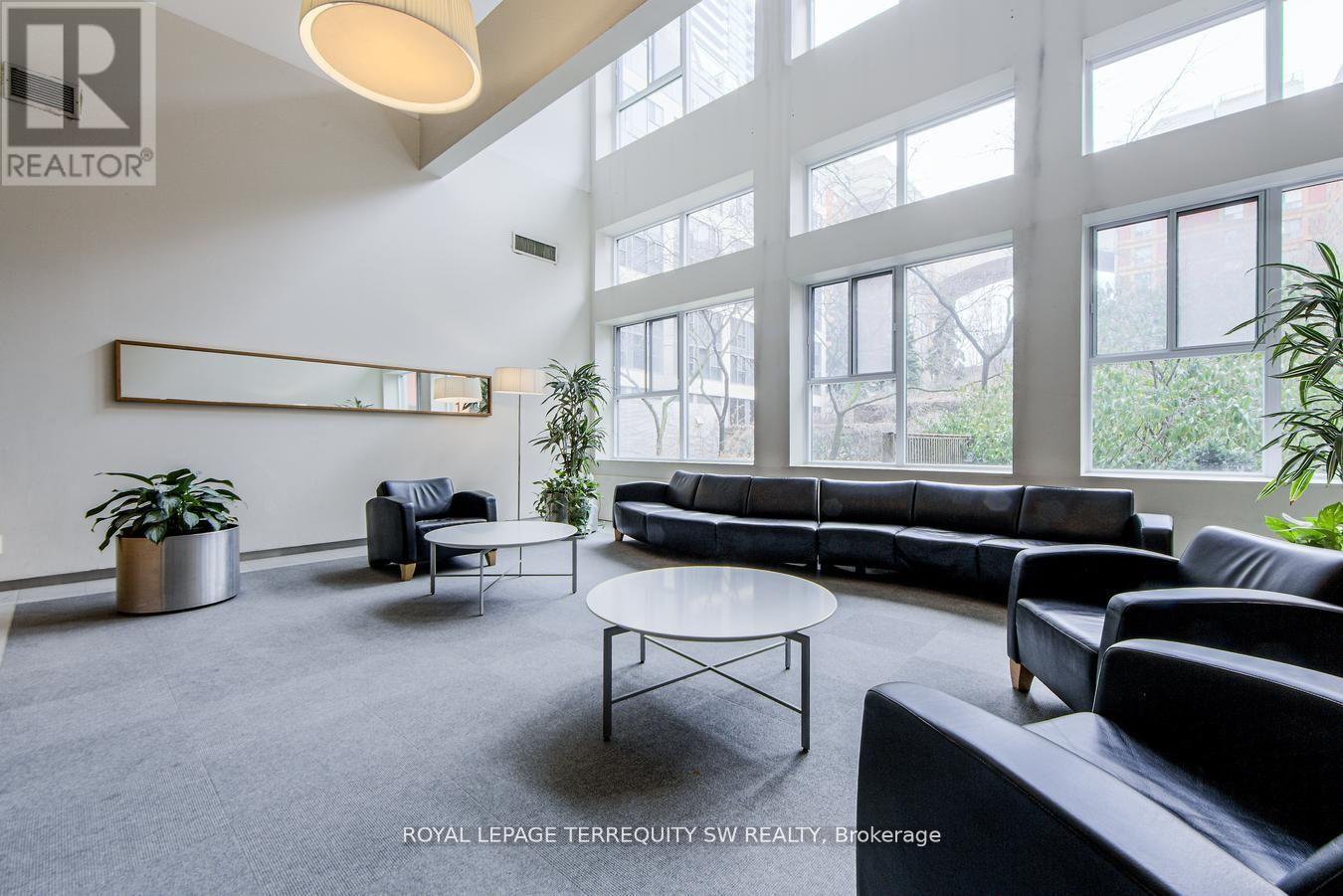 933 - 222 The Esplanade, Toronto (Waterfront Communities), Ontario  M5A 4M8 - Photo 2 - C12496486