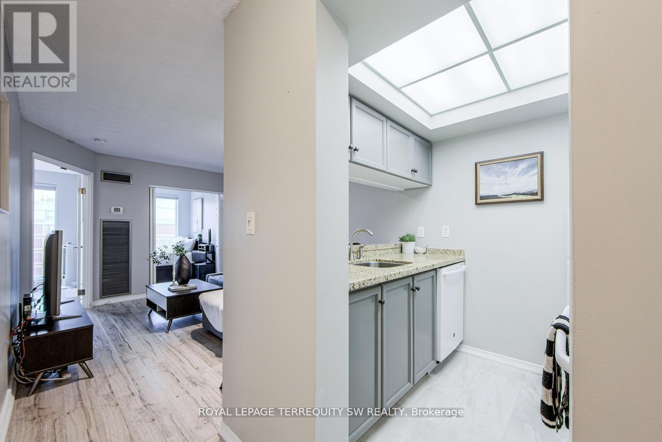 933 - 222 The Esplanade, Toronto (Waterfront Communities), Ontario  M5A 4M8 - Photo 6 - C12496486