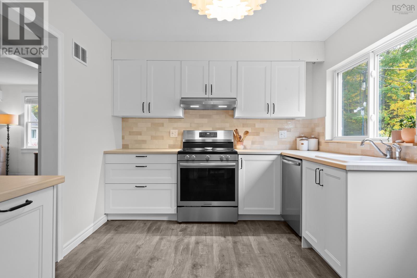 5 Dartmoor Crescent, Bedford, Nova Scotia  B4A 2K4 - Photo 8 - 202525535