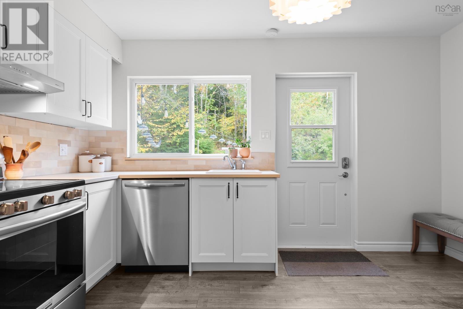 5 Dartmoor Crescent, Bedford, Nova Scotia  B4A 2K4 - Photo 9 - 202525535