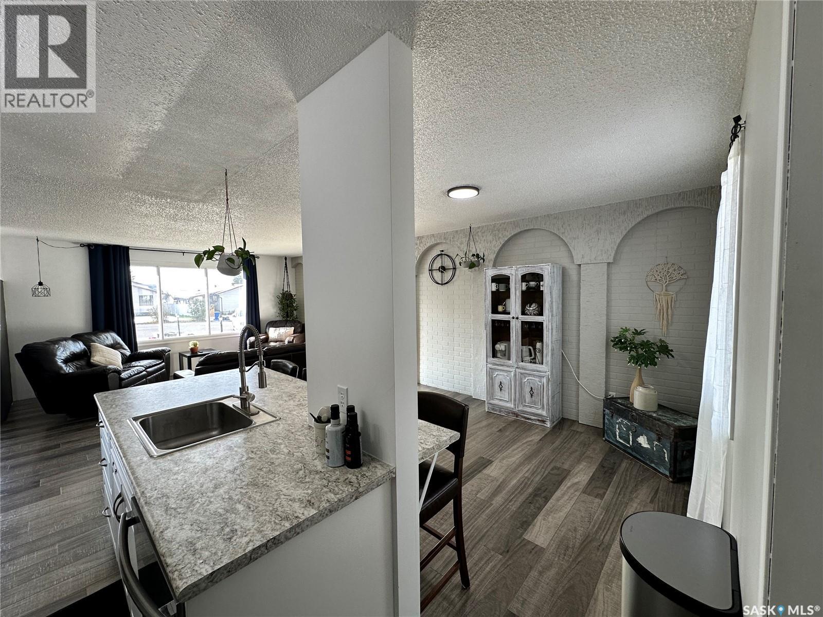 737 Willow Place, Hudson Bay, Saskatchewan  S0E 0Y0 - Photo 5 - SK022123