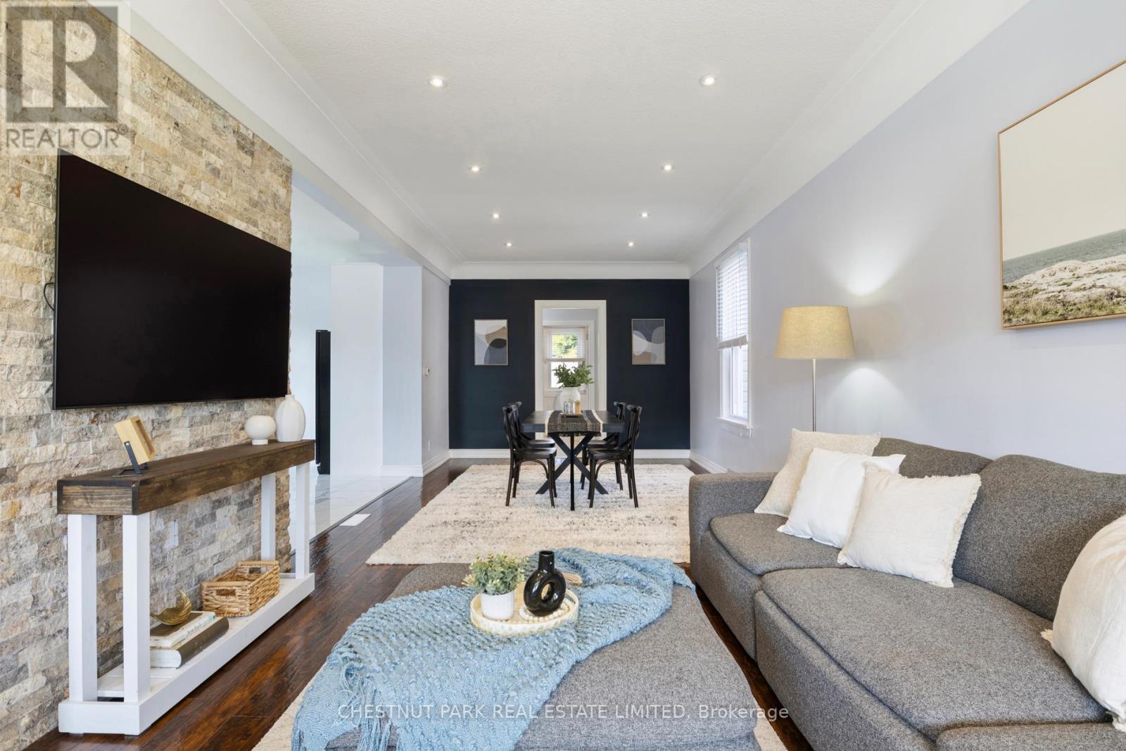 11 Fairview Road, Grimsby (Grimsby Beach), Ontario  L3M 3L1 - Photo 11 - X12496202