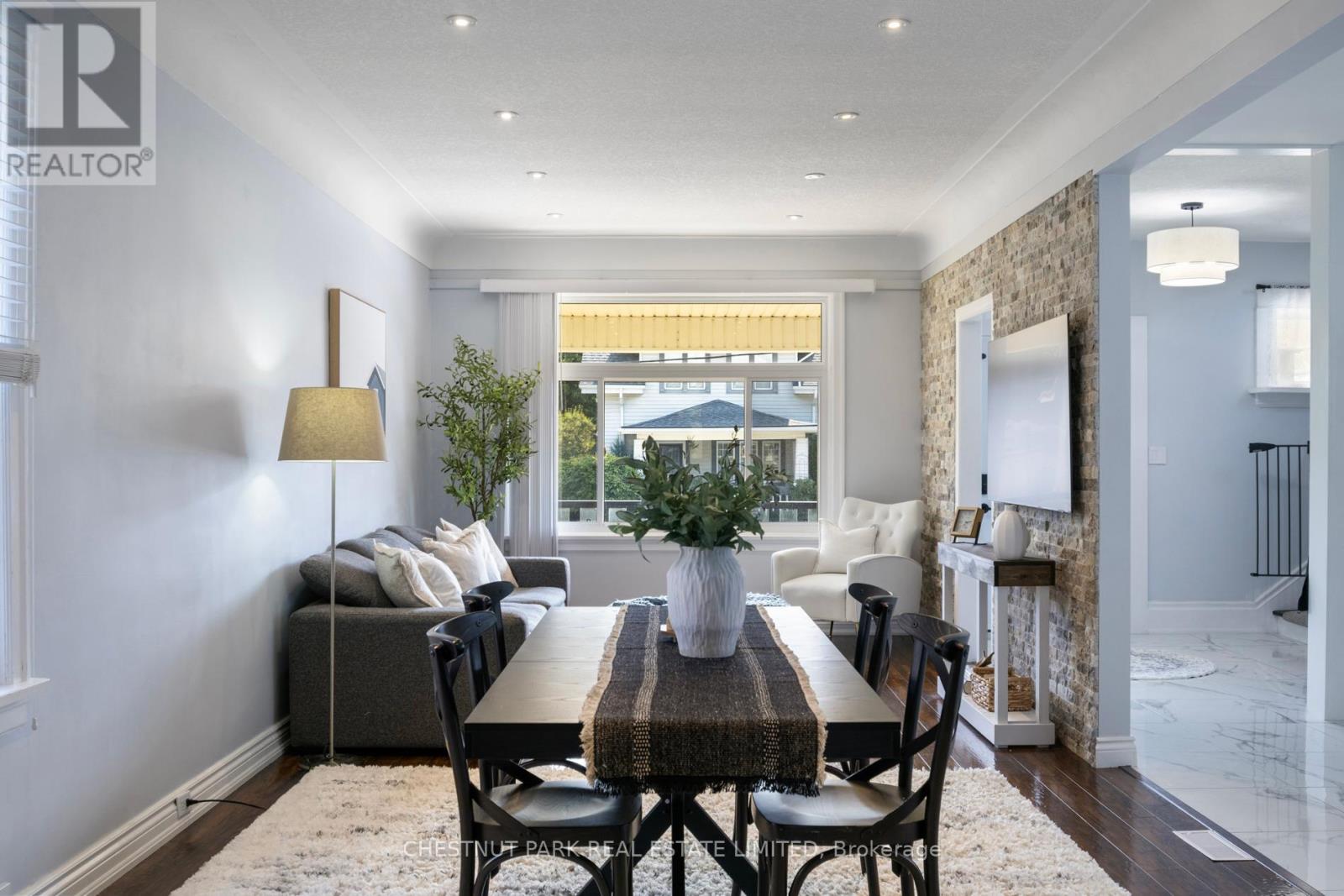 11 Fairview Road, Grimsby (Grimsby Beach), Ontario  L3M 3L1 - Photo 12 - X12496202